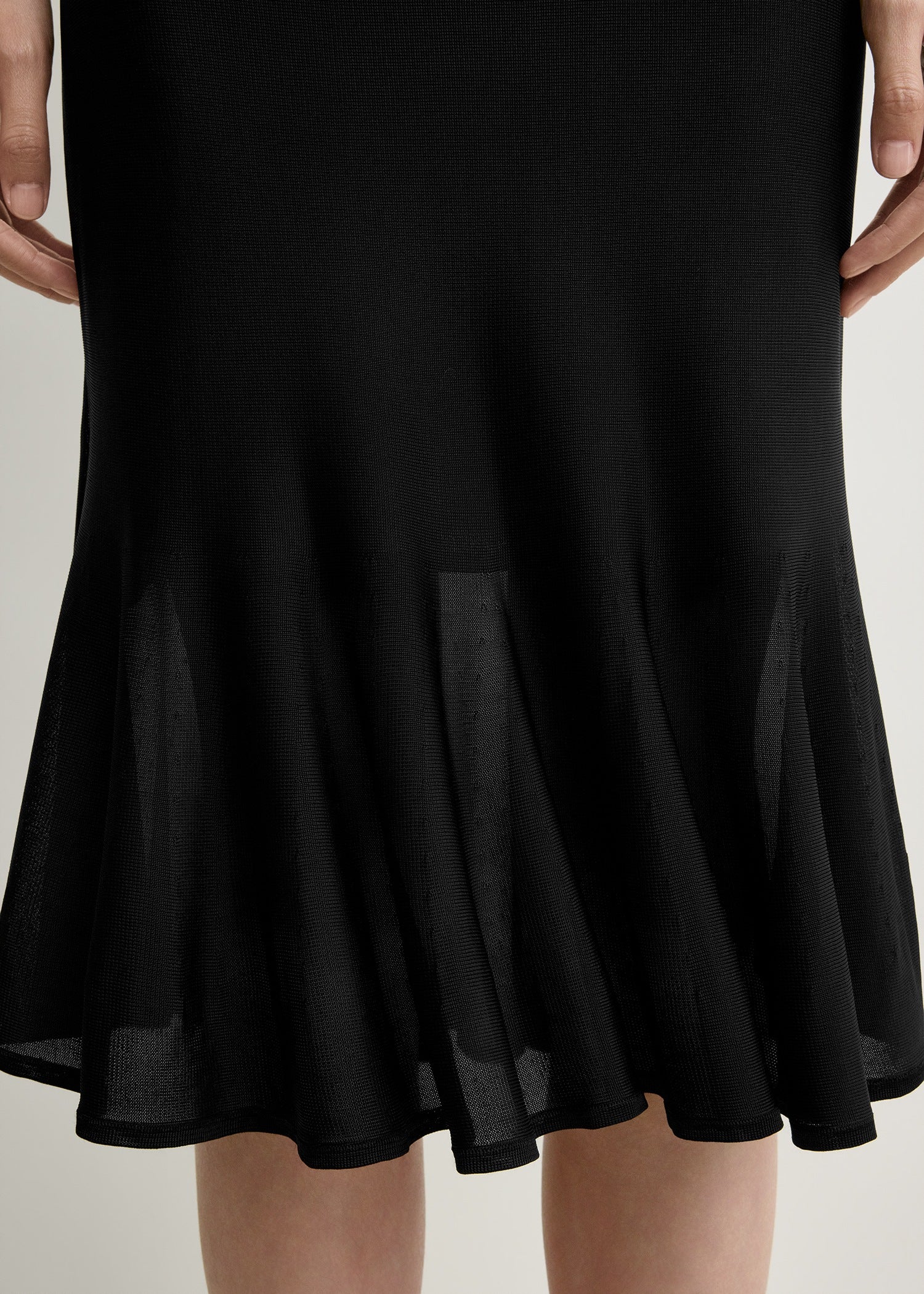 Fluted knit skirt black