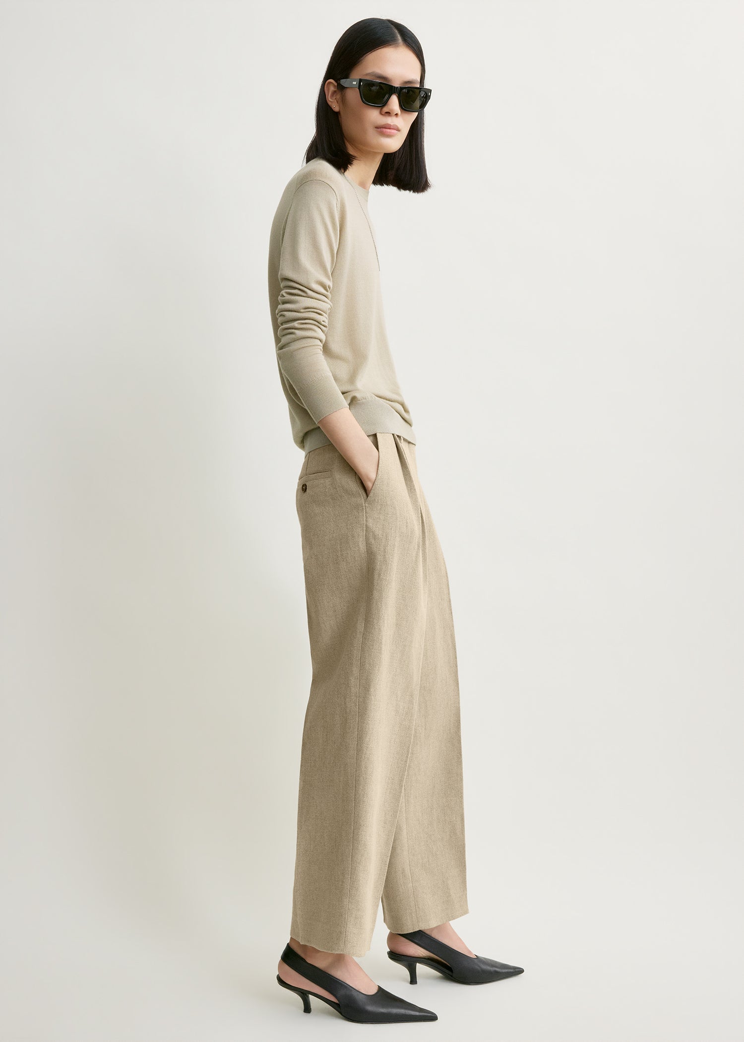 Double-pleat cropped linen trousers beige