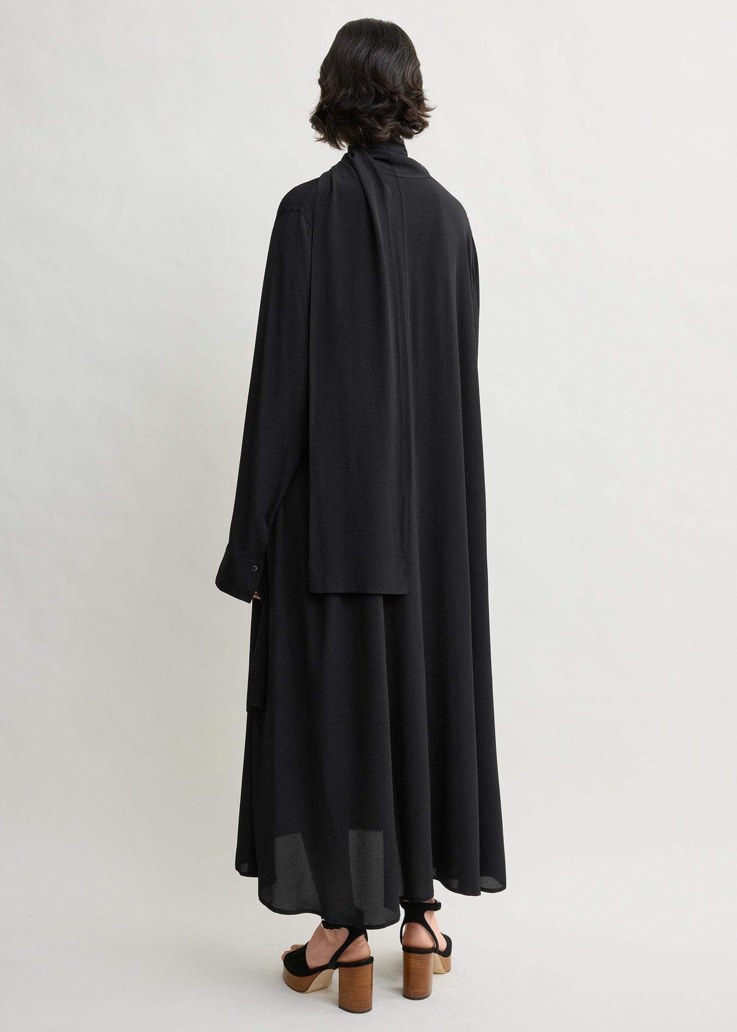 Rounded neckline dress black