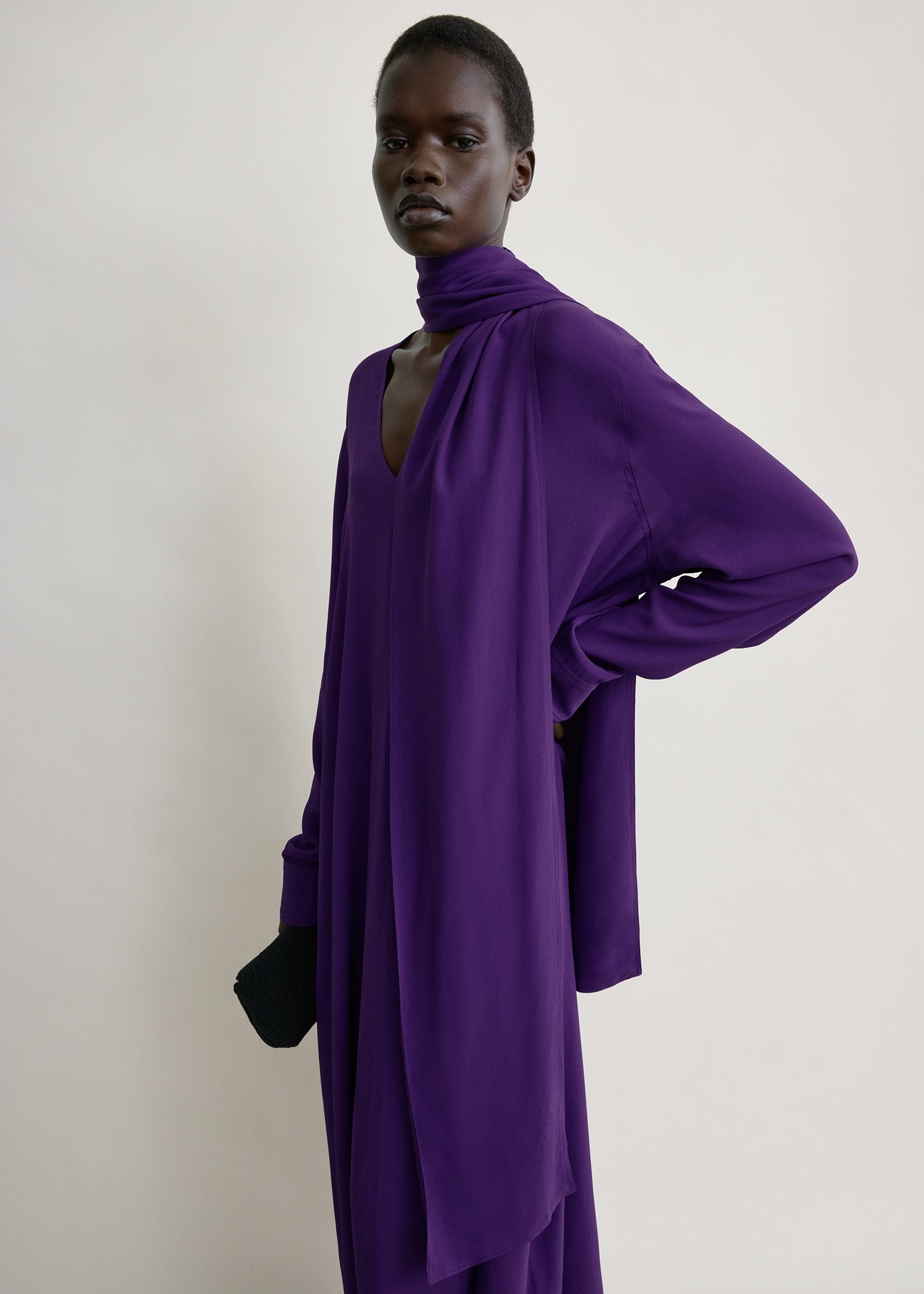 Rounded neckline dress amethyst