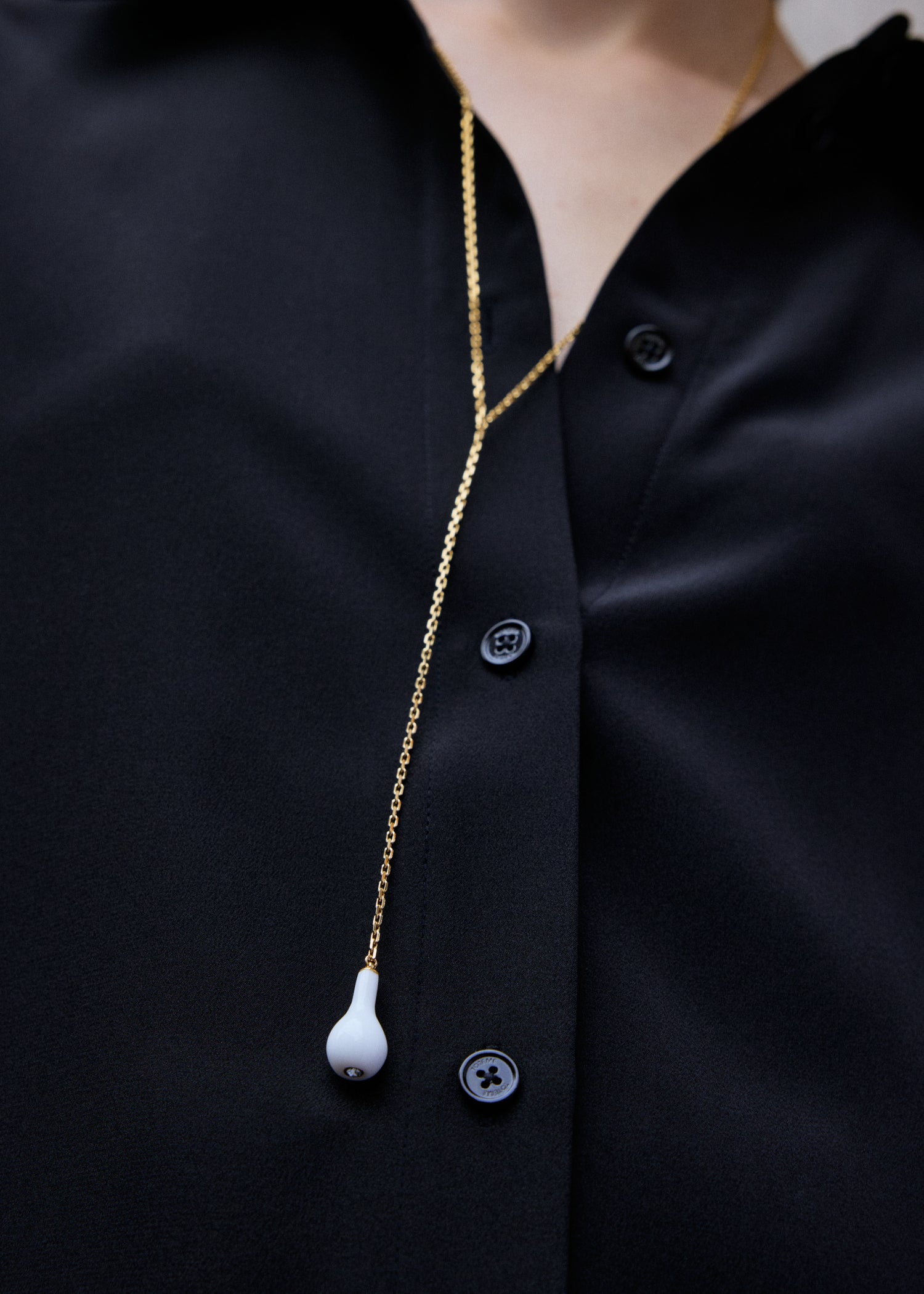 Crystal drop necklace white/gold