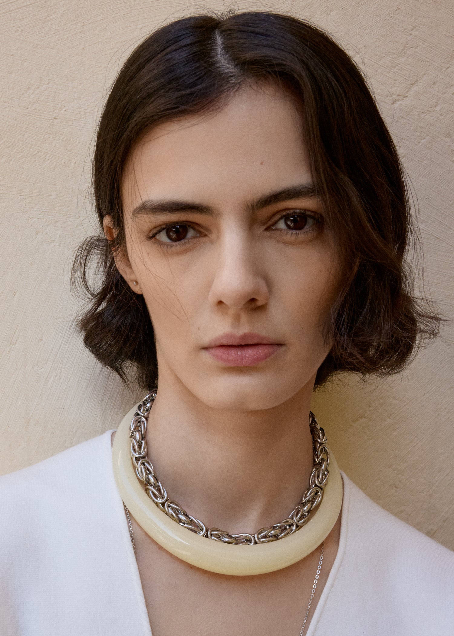 Sculpted collar buttercup