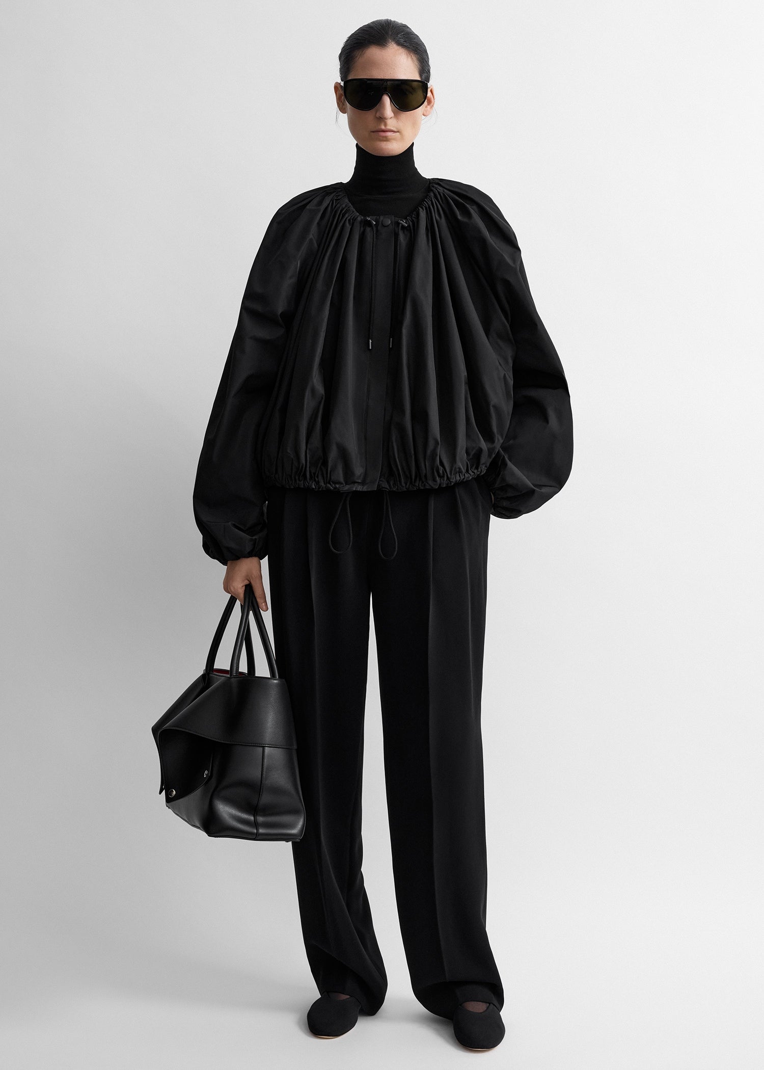 Gathered parachute coat black