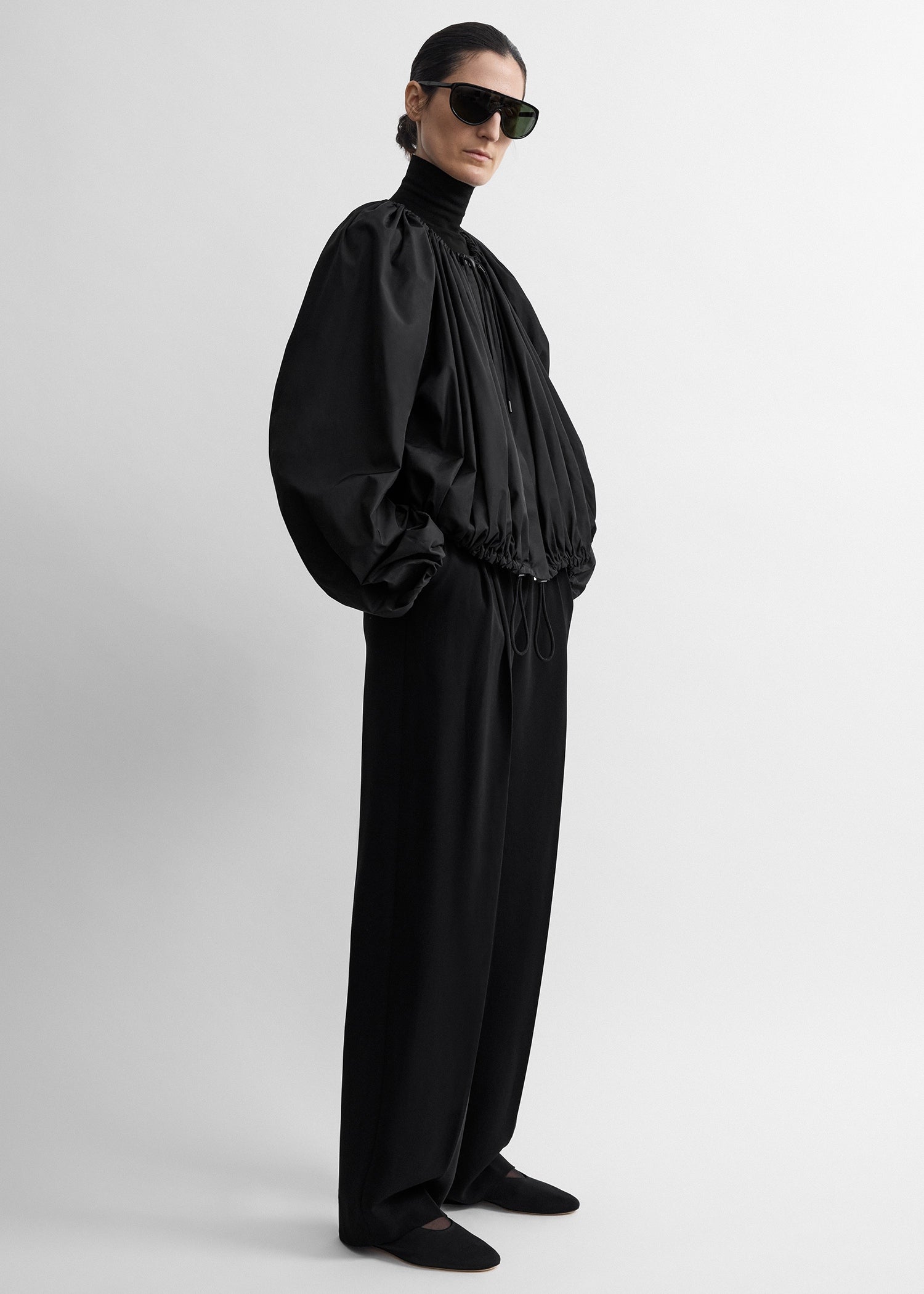 Gathered parachute coat black