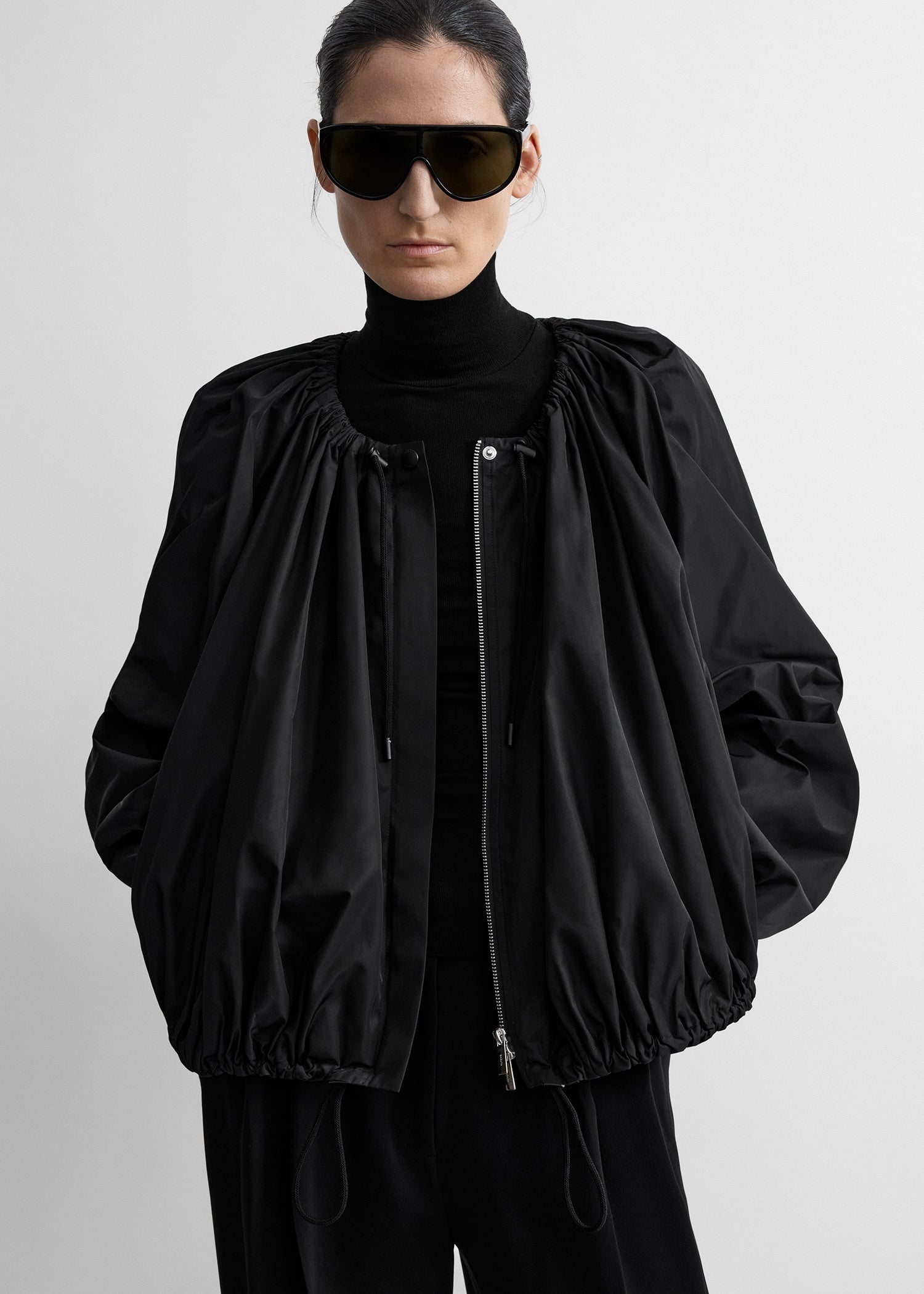 Gathered parachute coat black