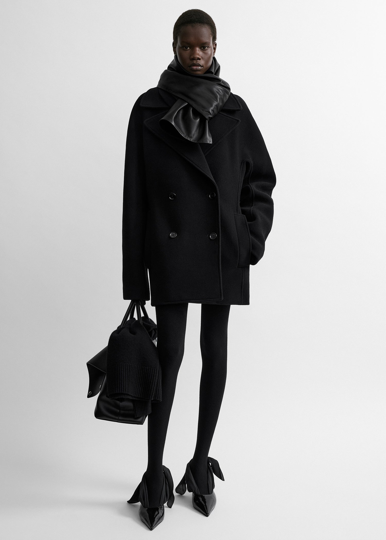 Rounded peacoat black
