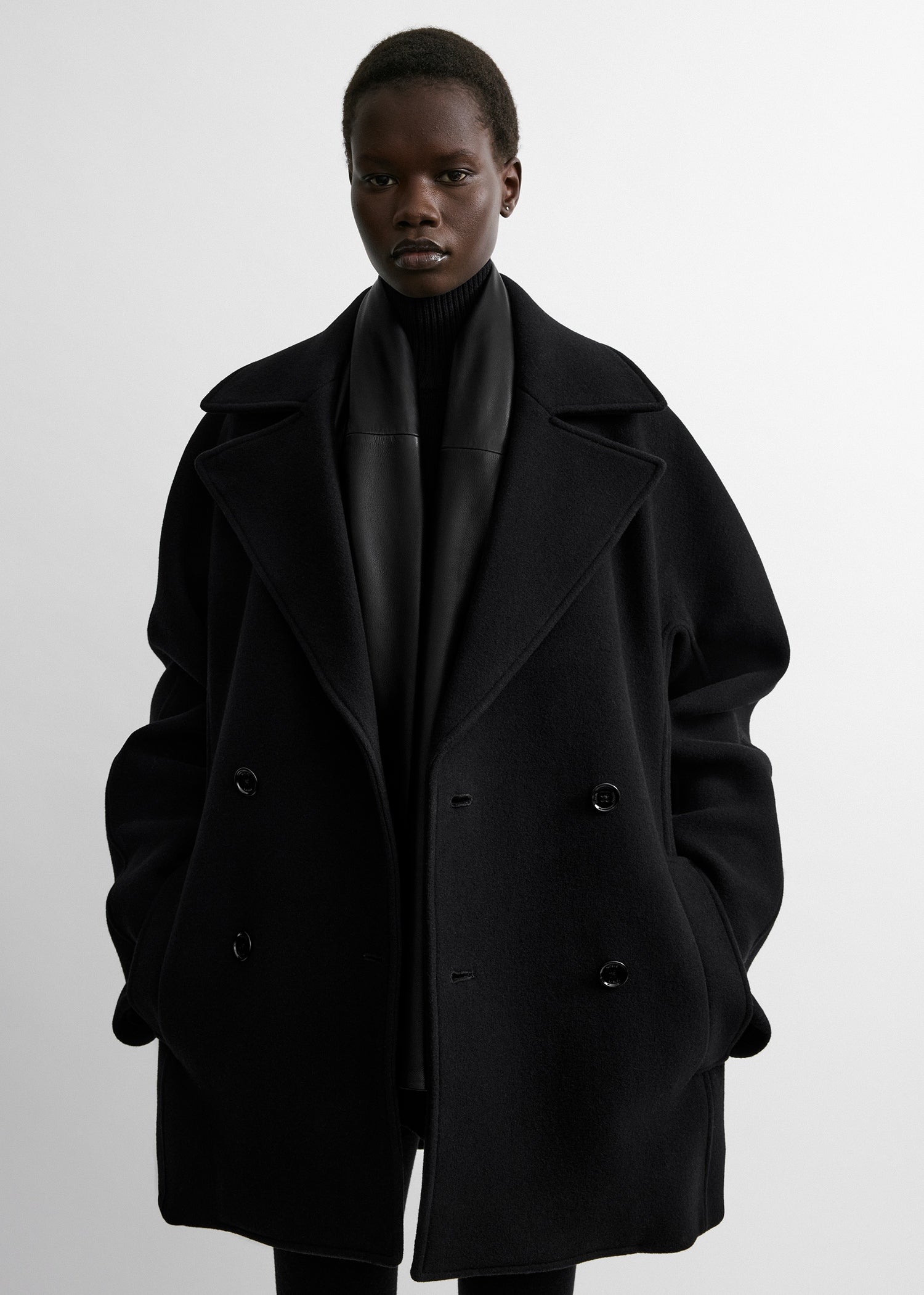 Rounded peacoat black