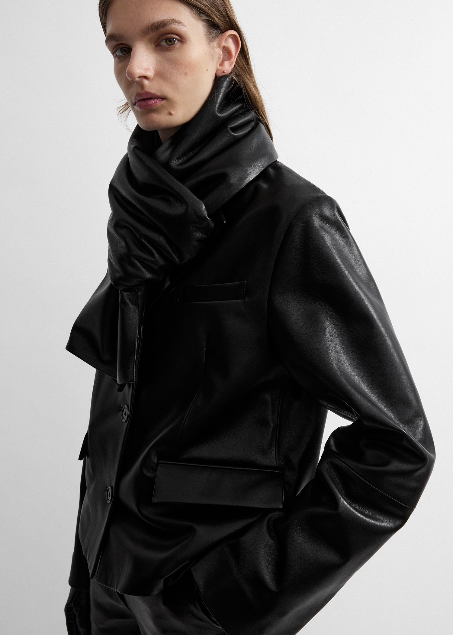 Short leather blazer black