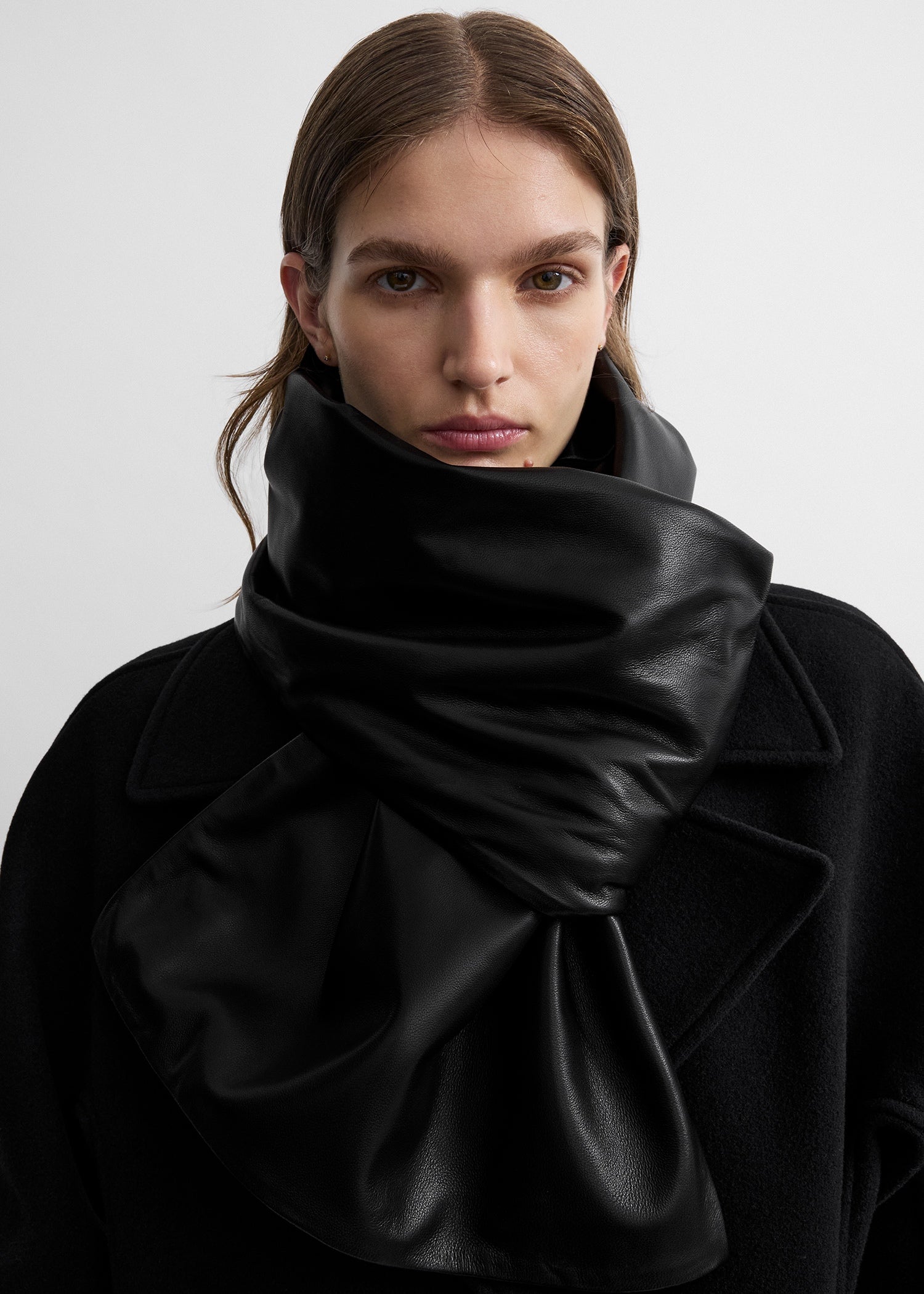 Leather cashmere scarf black