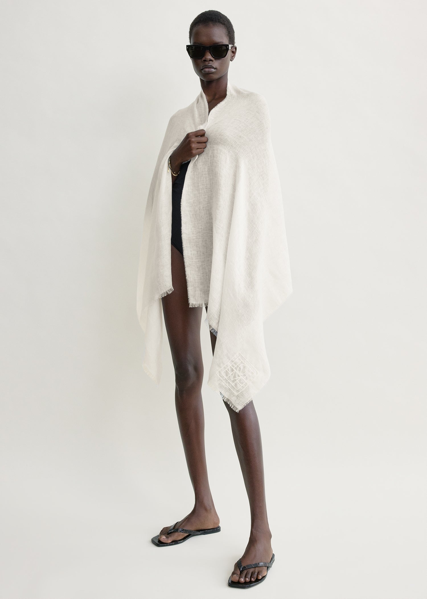 Linen sarong white