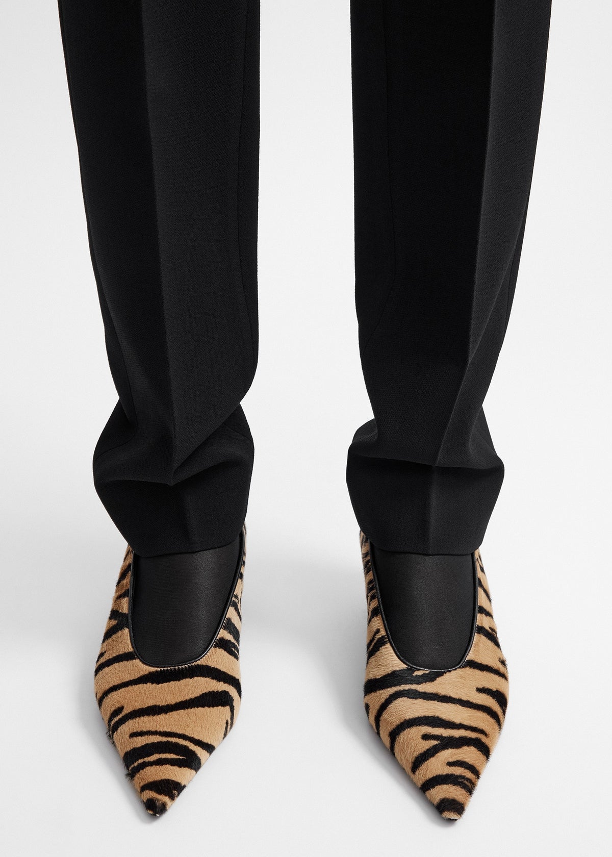 Sharp pony hair kitten pumps tiger