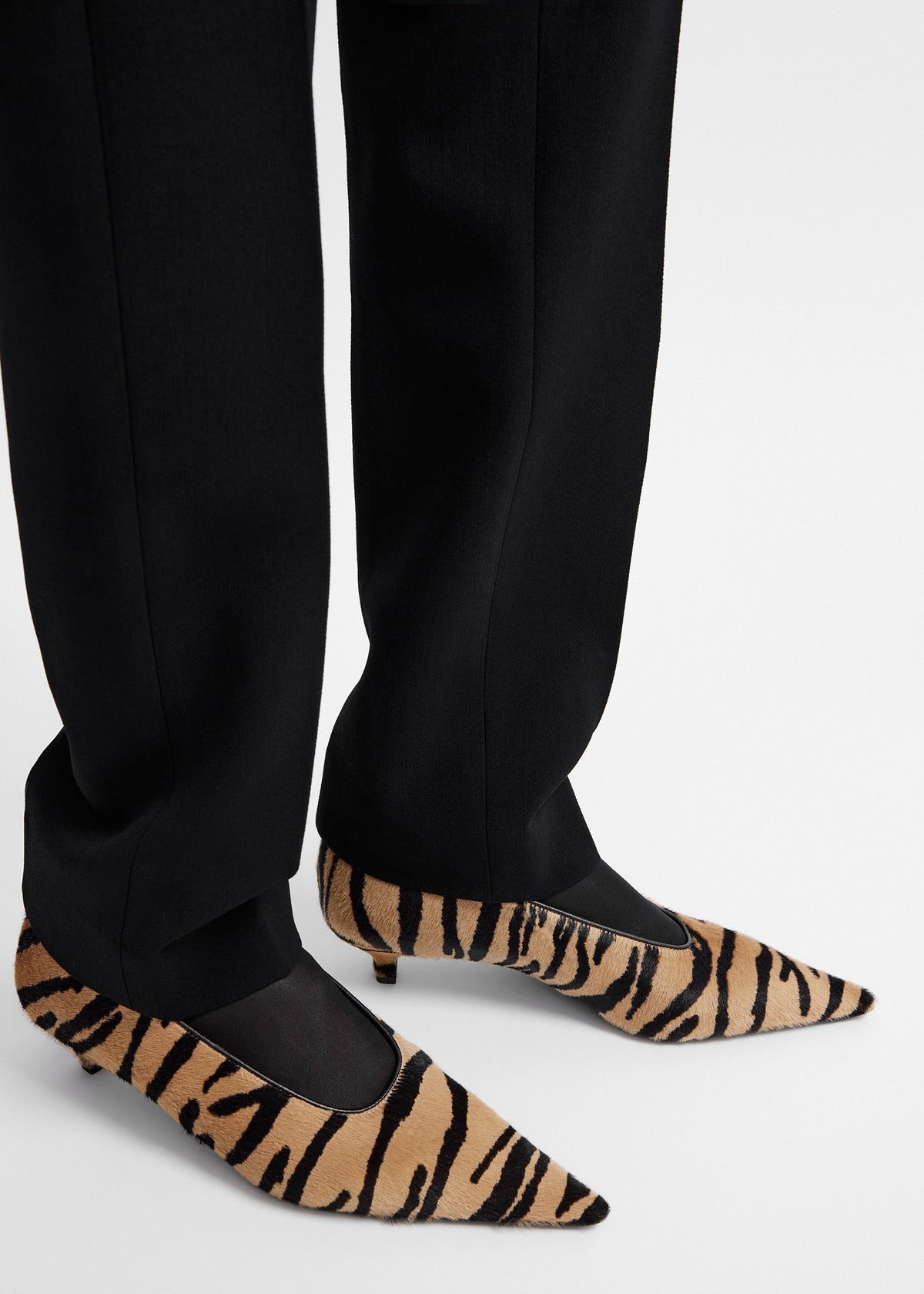 Sharp pony hair kitten pumps tiger