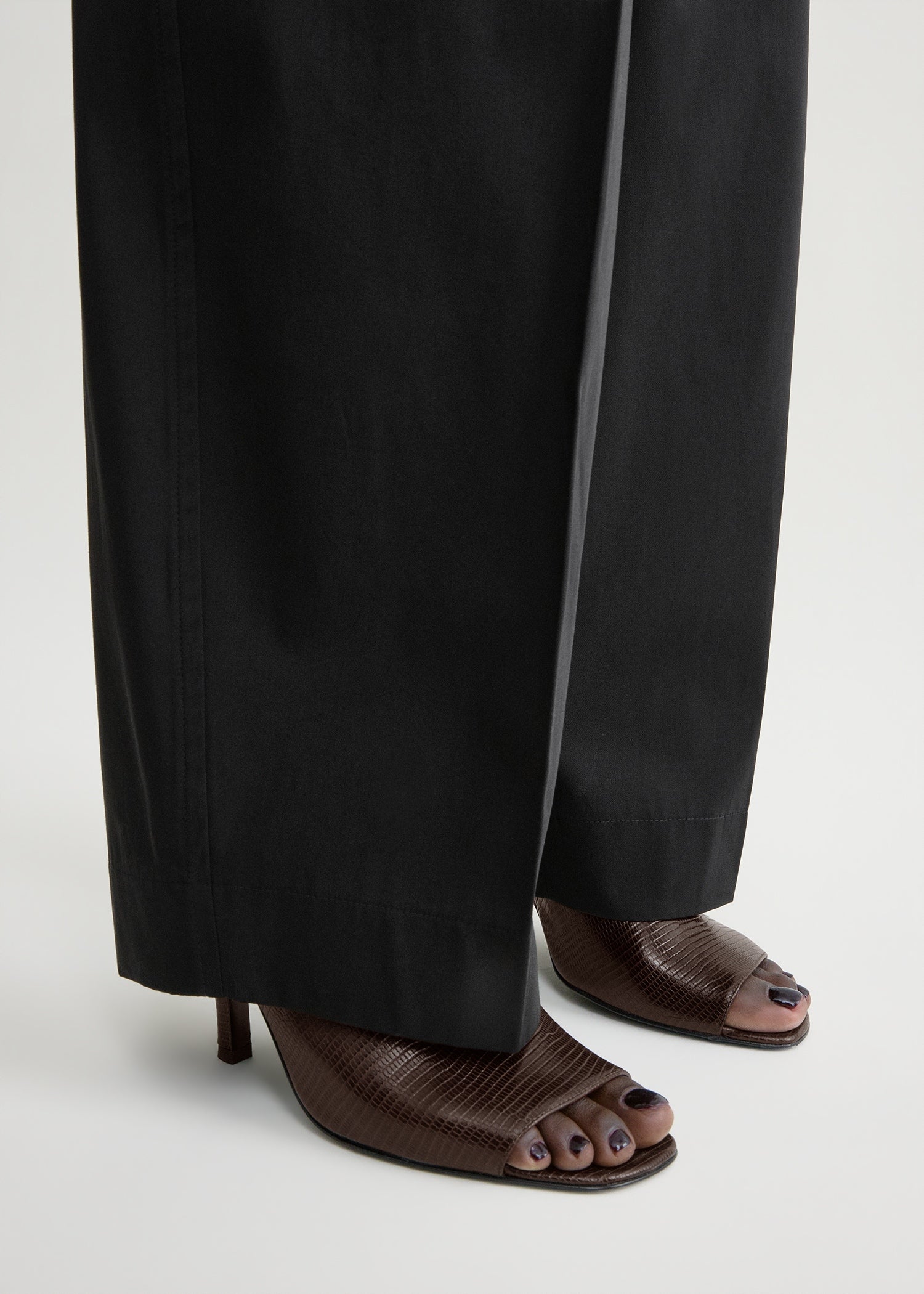 Contour lizard-embossed slingbacks brown