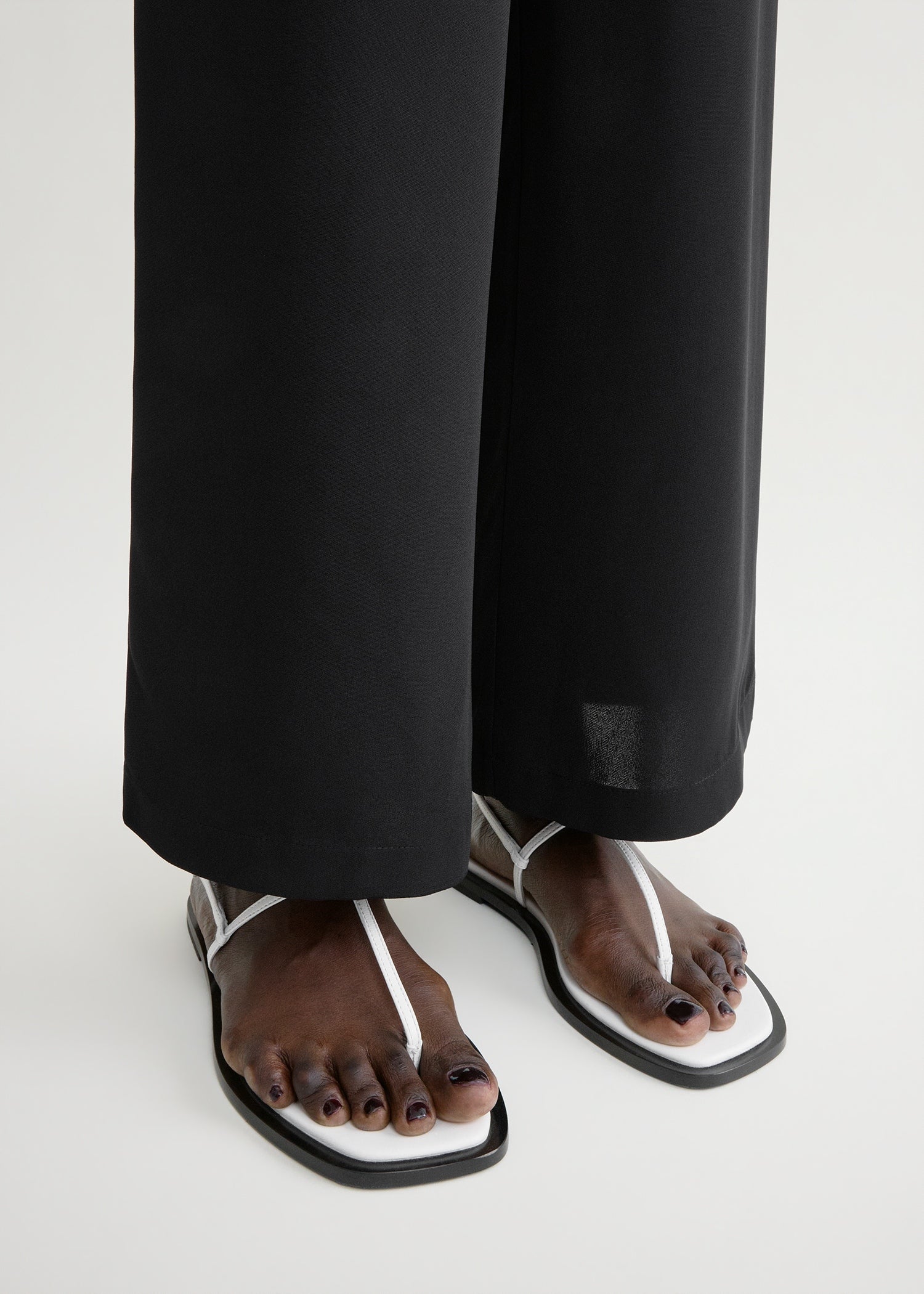 T-strap nappa sandals white/black