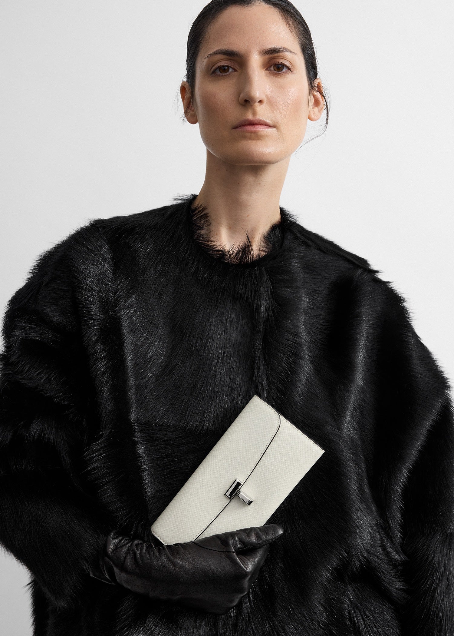 T-lock palmellato-patent wallet off-white