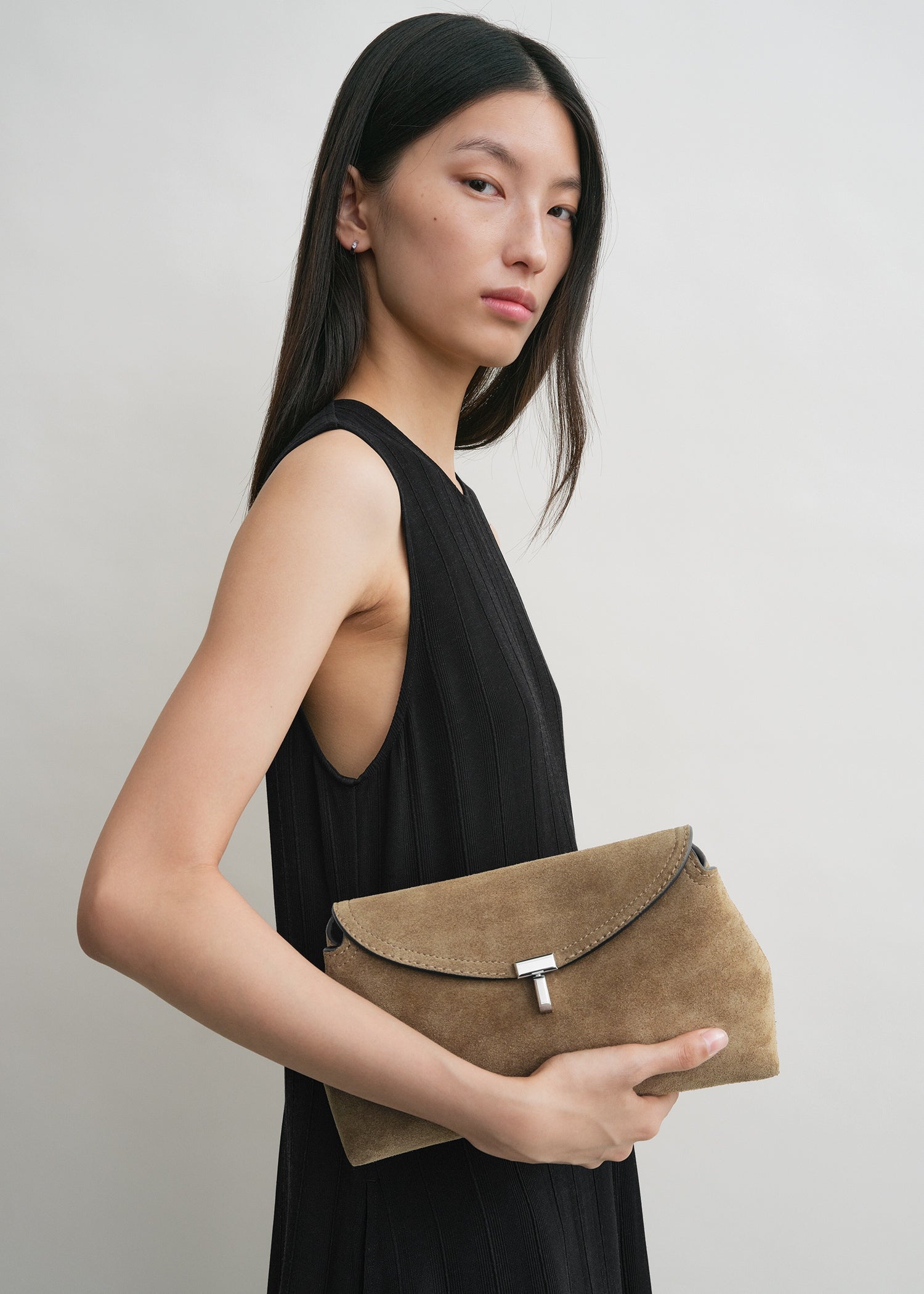 T-lock suede clutch tobacco – TOTEME