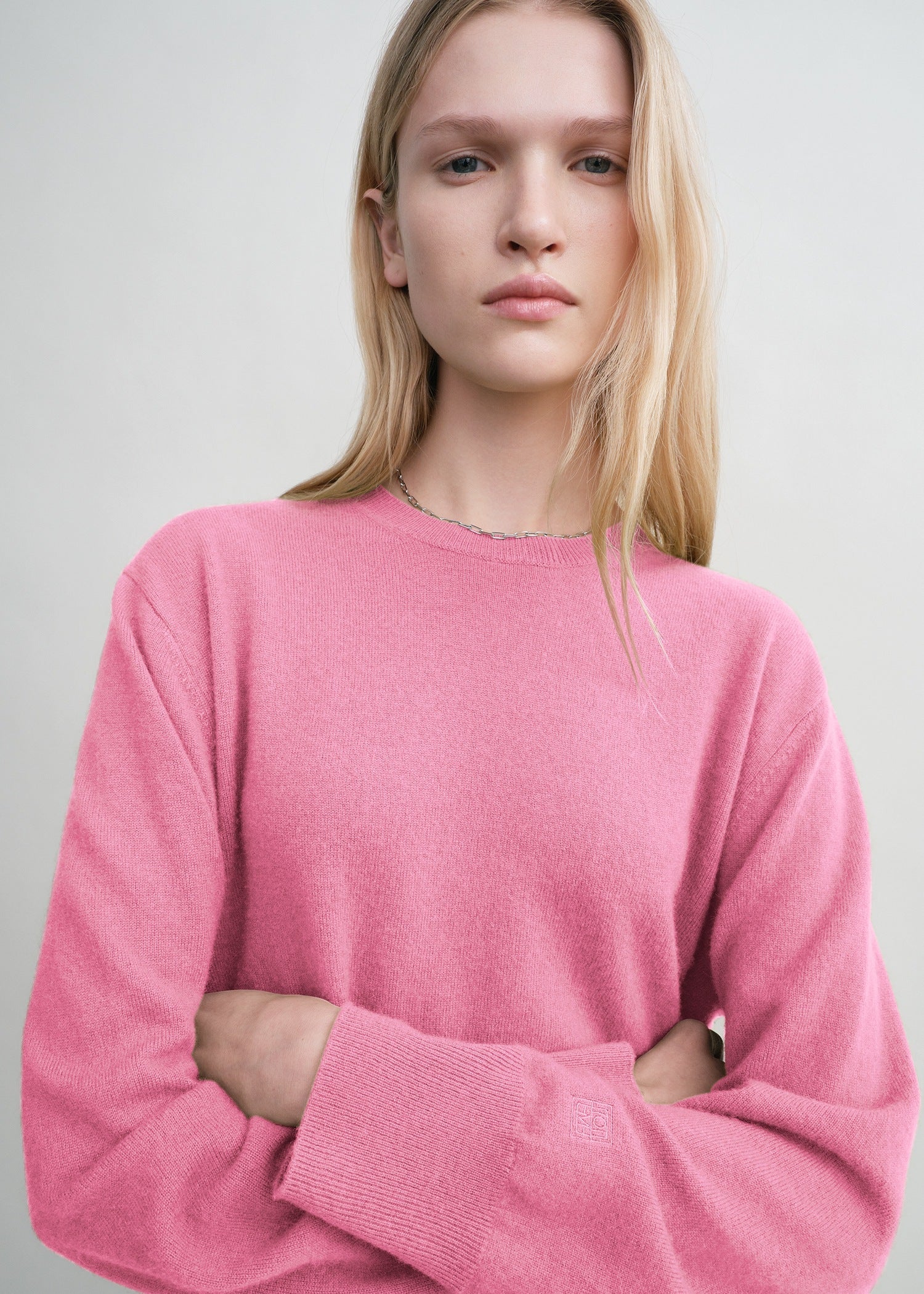 Crew-neck cashmere knit hot pink – TOTEME