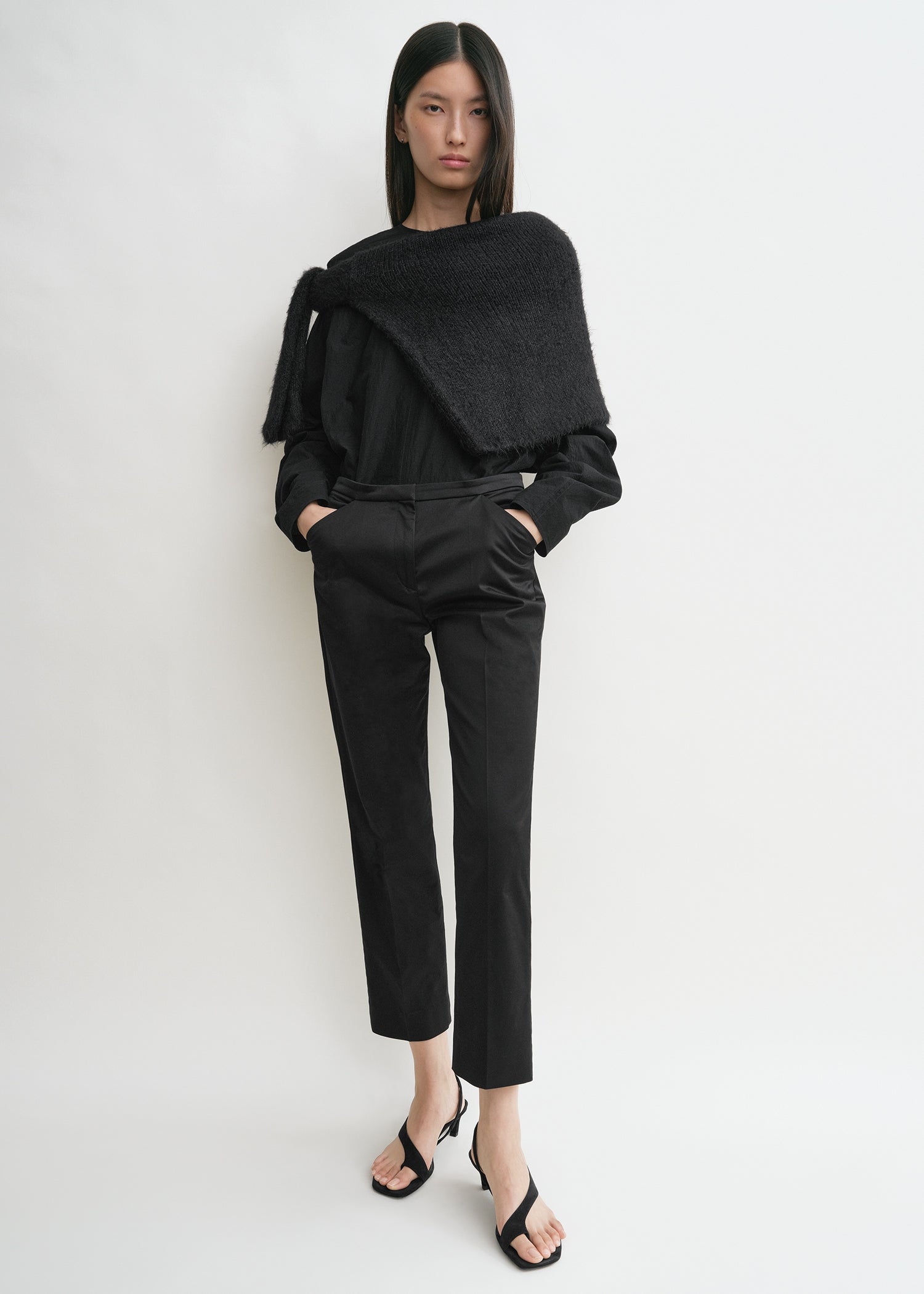 Cropped straight trousers black