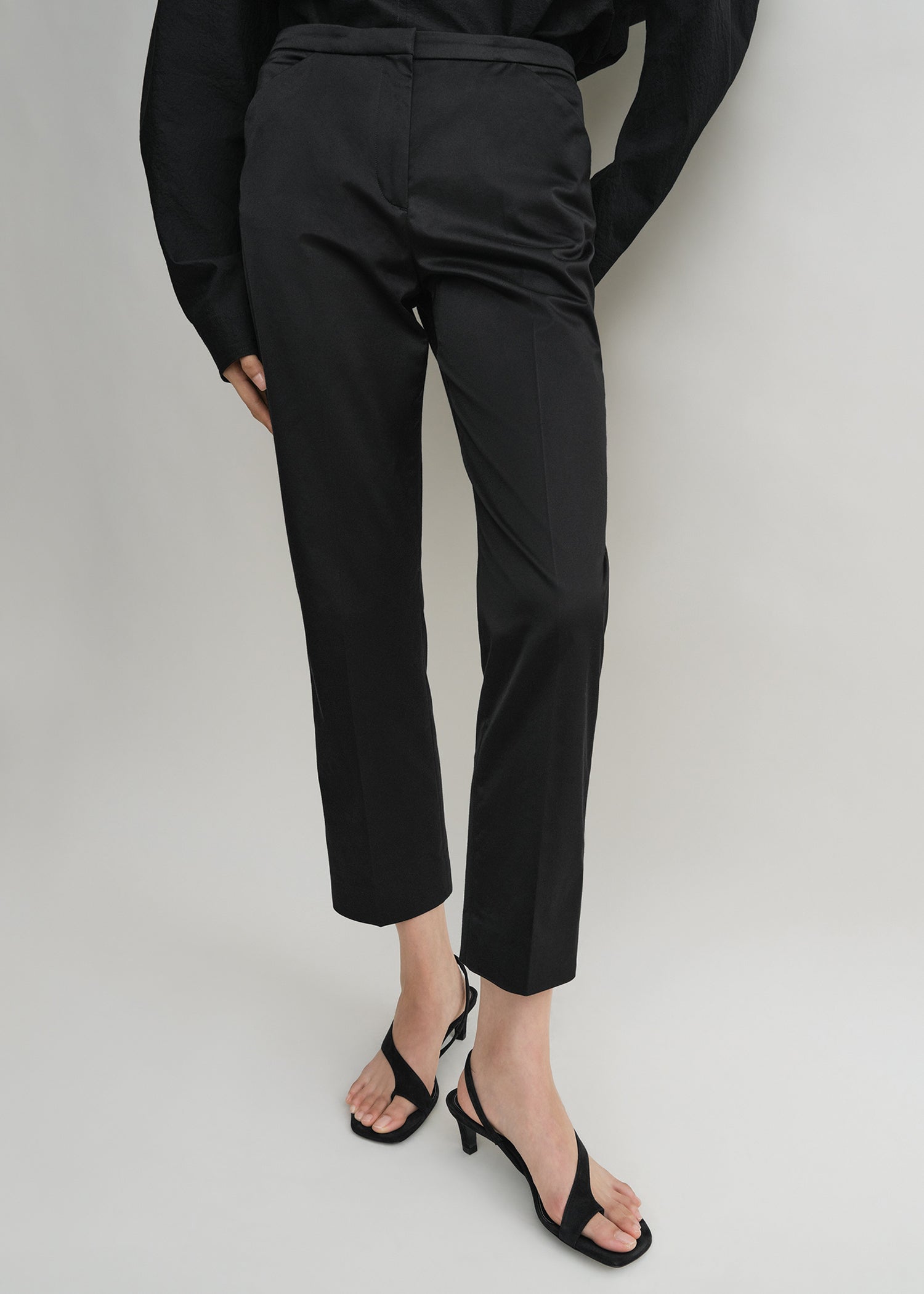 Cropped straight trousers black – TOTEME