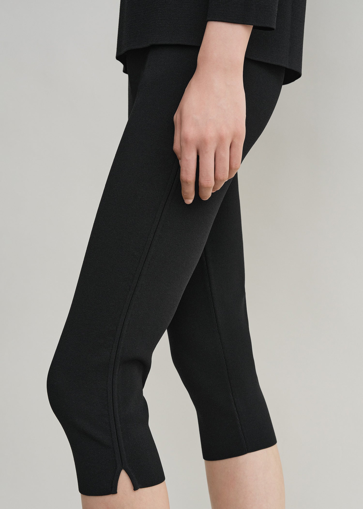 TOTEME CAPRI DOVE Mサイズ Compact knit capri trousers black – TOTEME