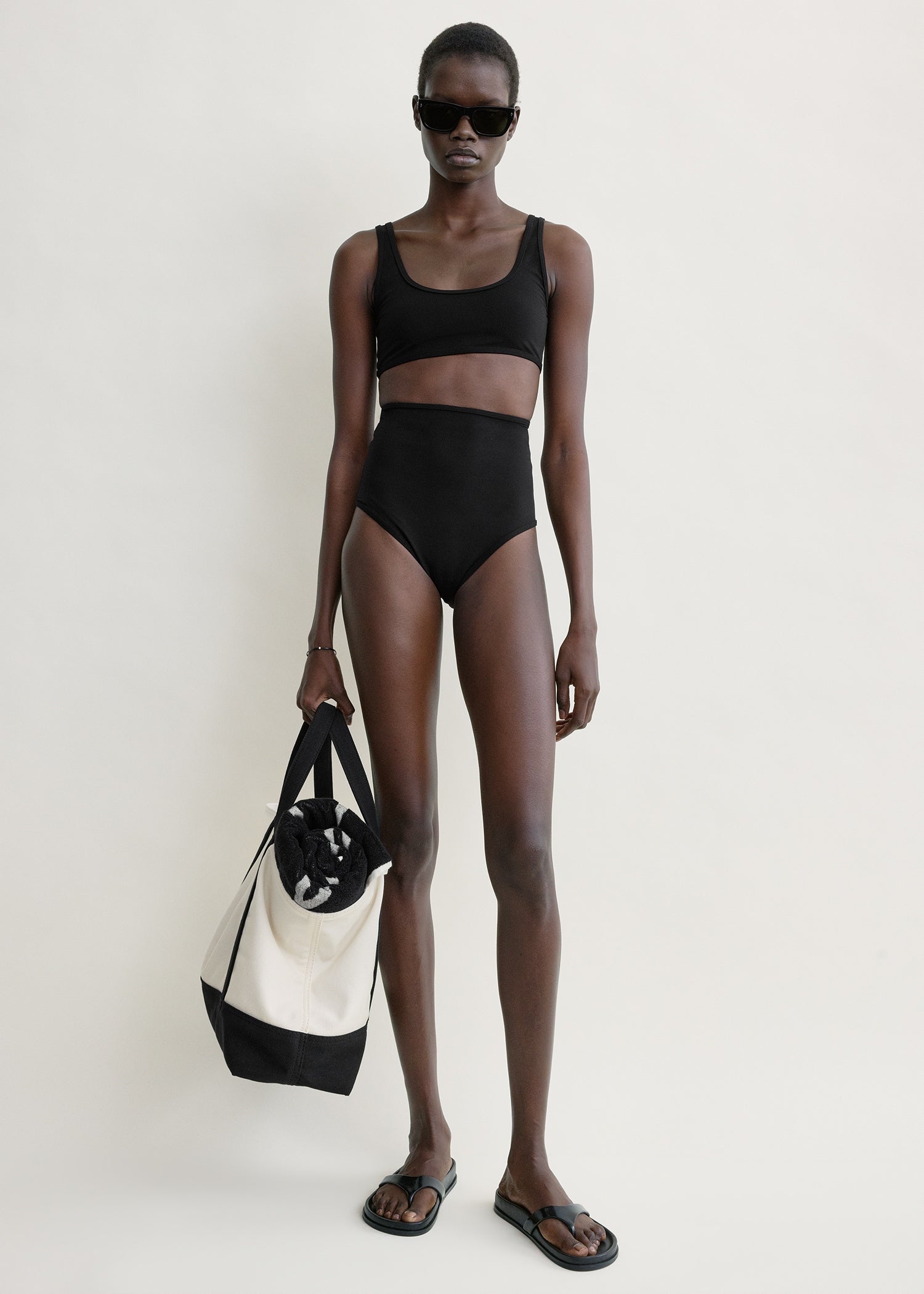 U-neck bikini top black