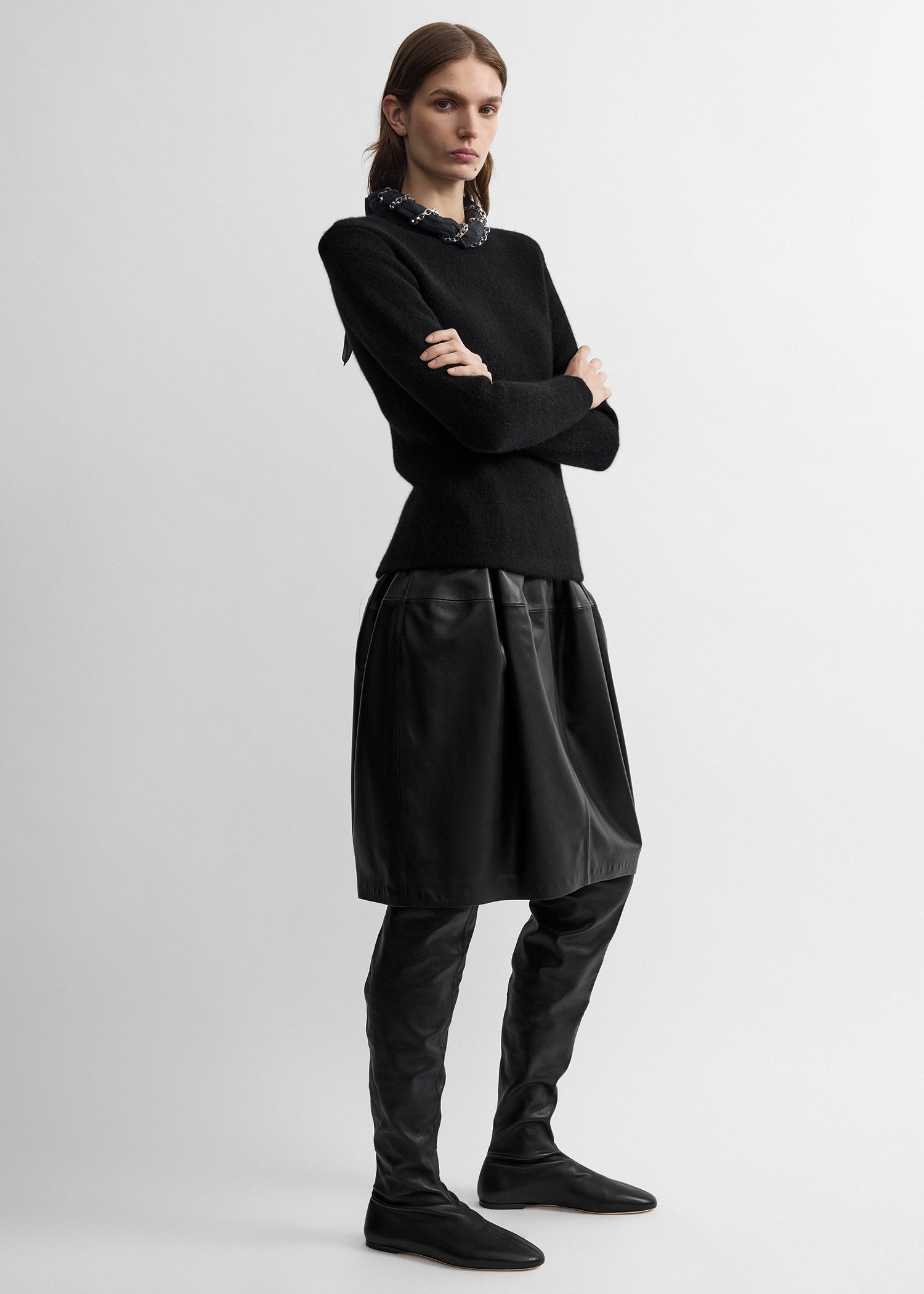 Structured crew knit black