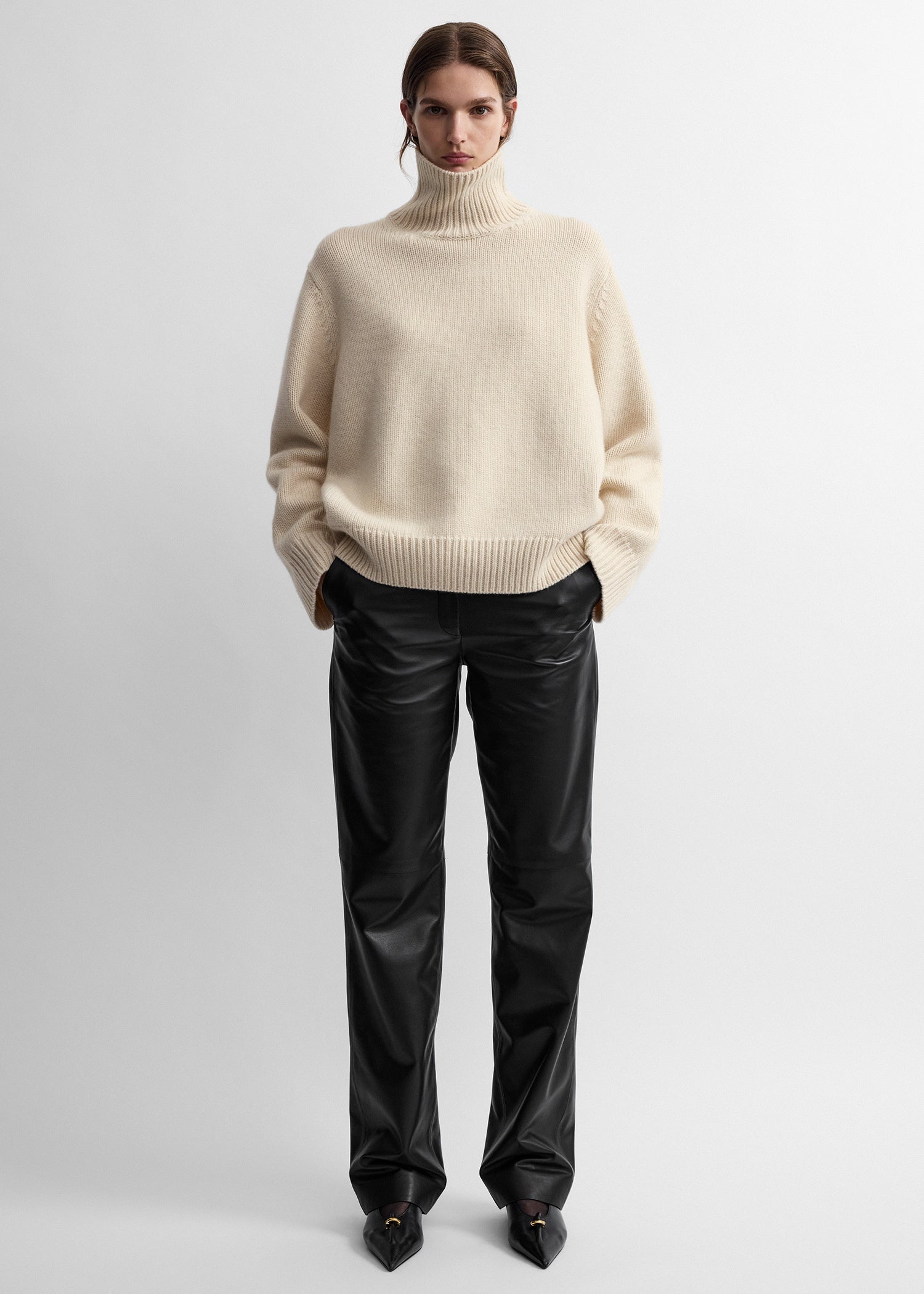 Oversized lambswool turtleneck almond