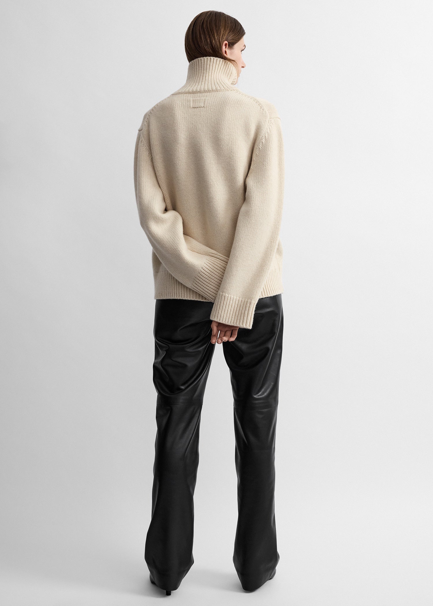 Oversized lambswool turtleneck almond