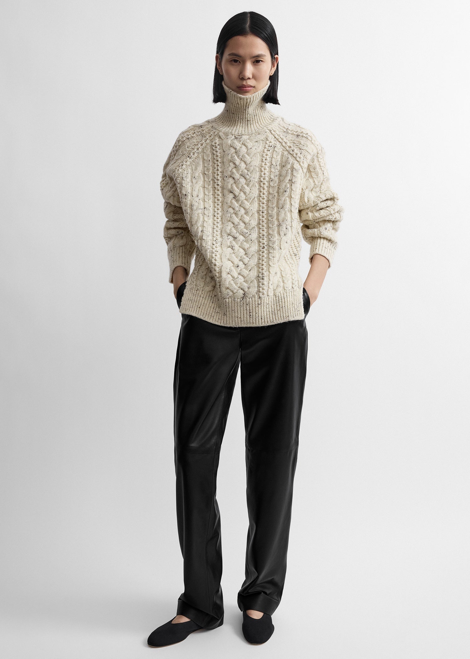 Cable knit turtleneck ecru