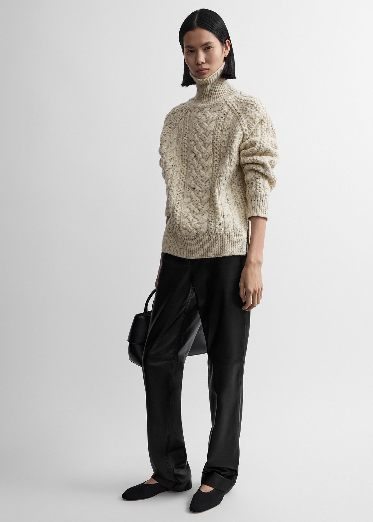 Cable knit turtleneck ecru