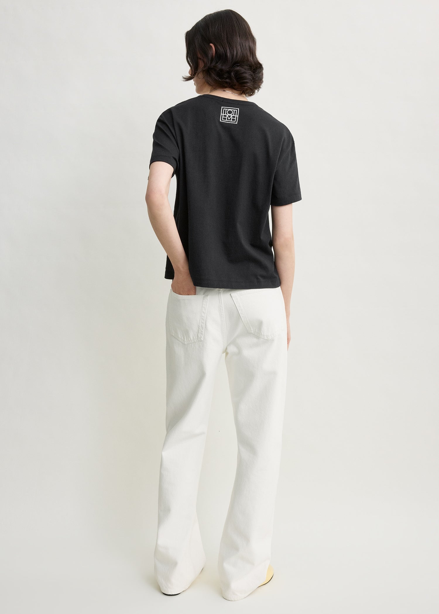 Classic embroidered tee black