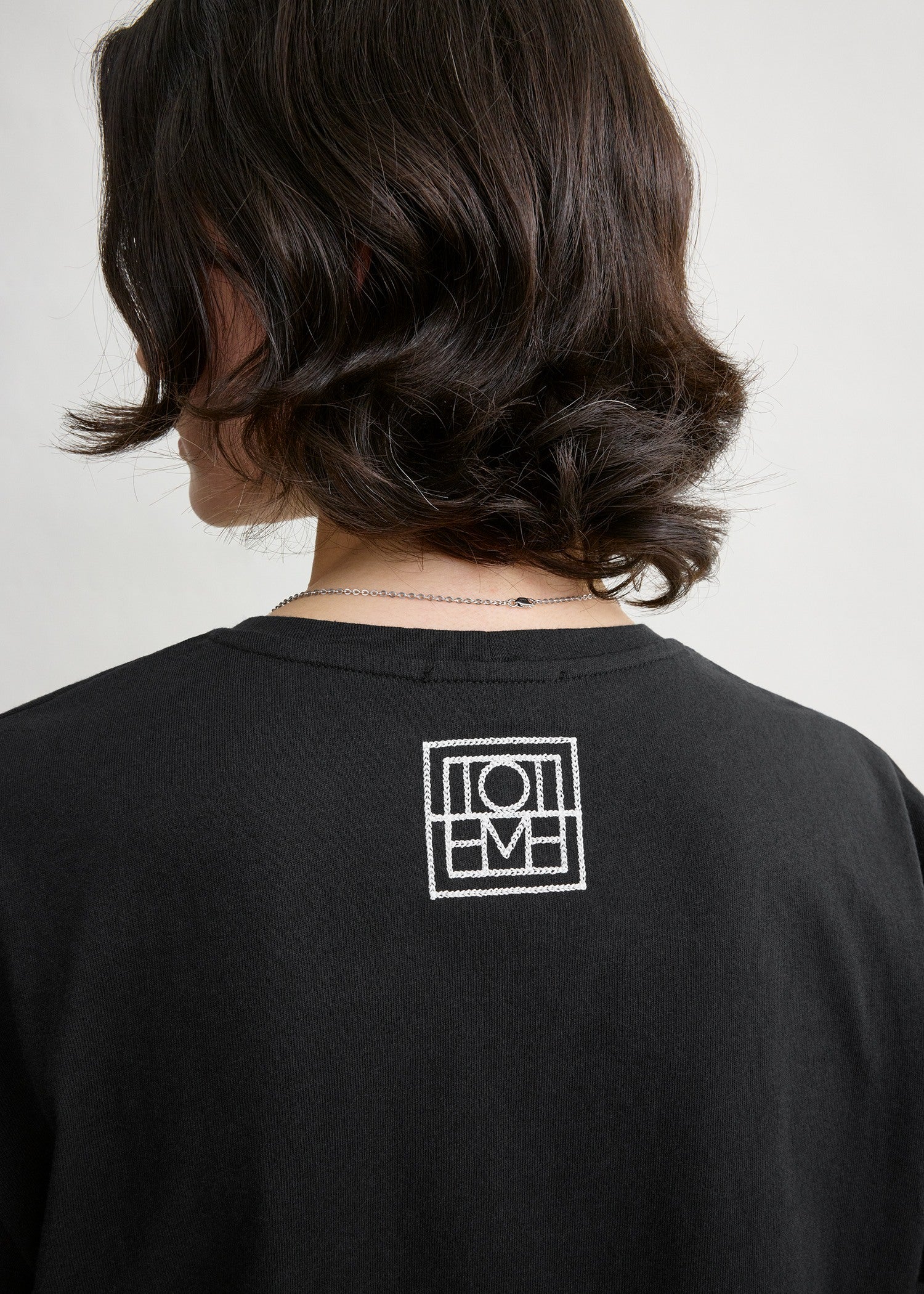Classic embroidered tee black