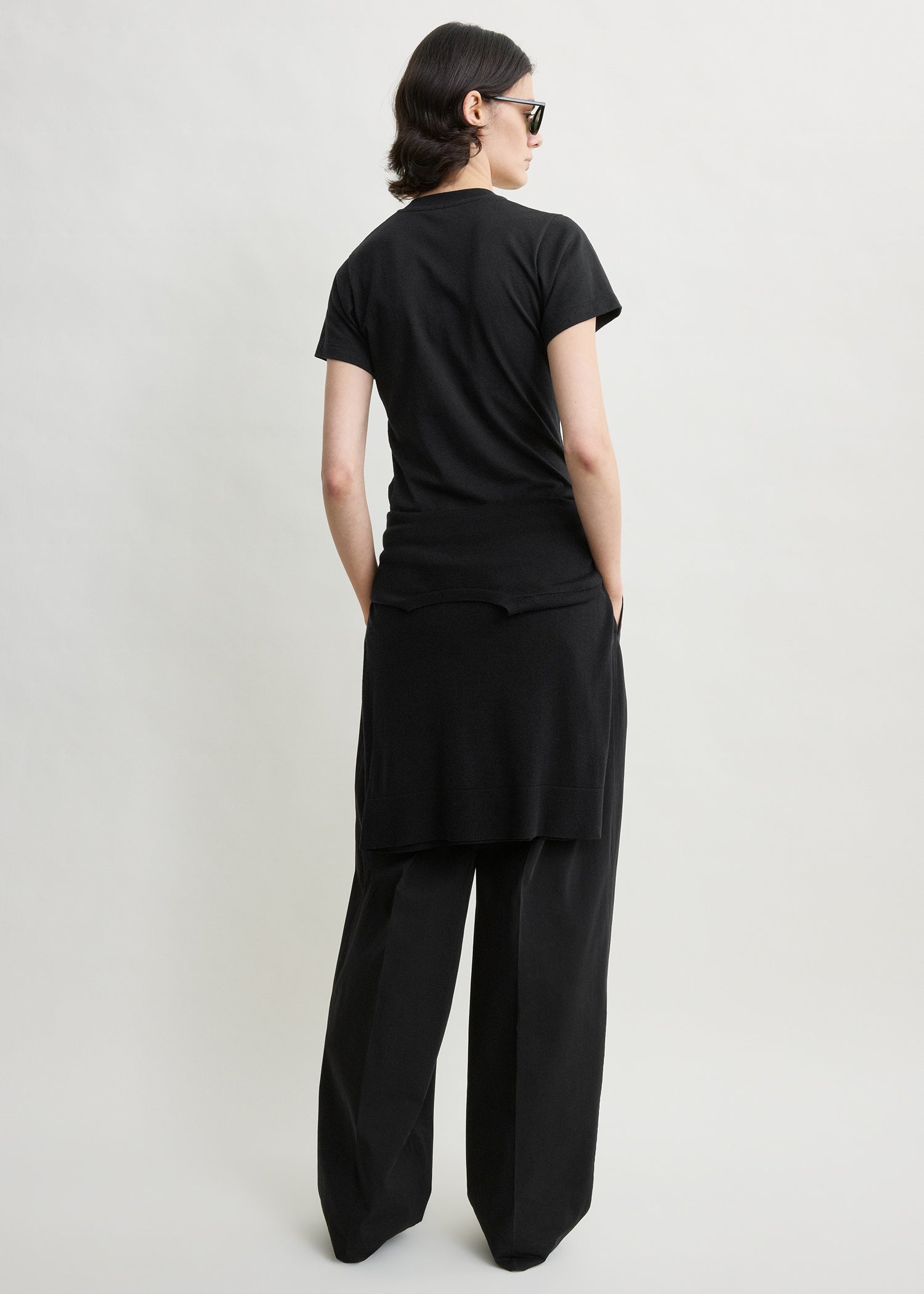 Wide-ribbed v-neck tee black