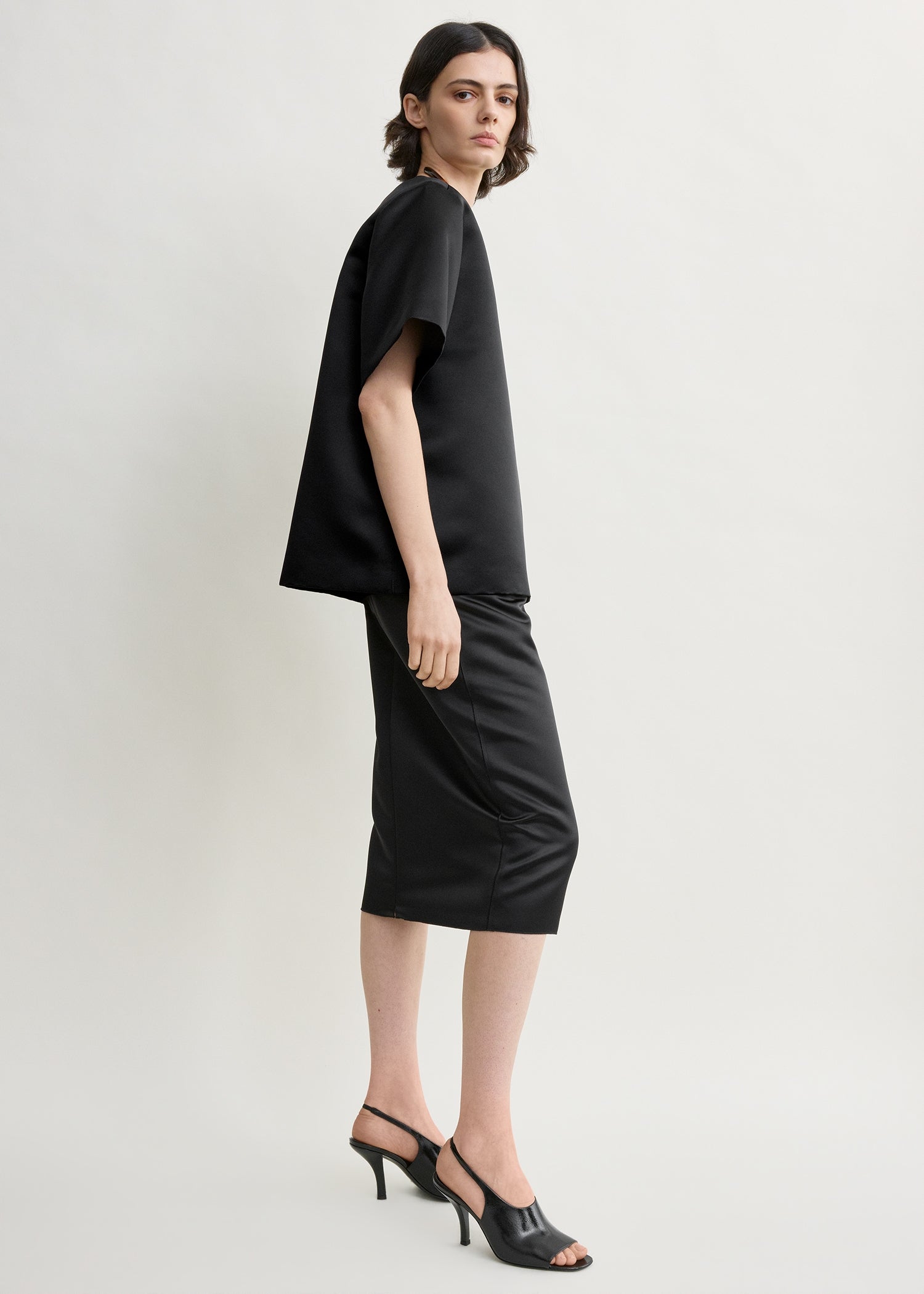 Duchess satin tee black