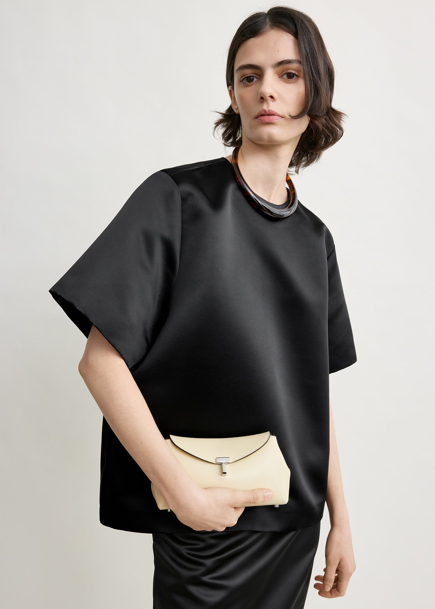 Duchess satin tee black