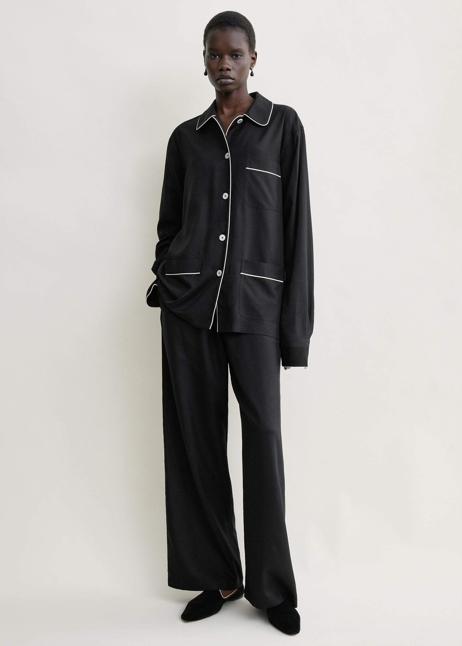 Piped pj top black