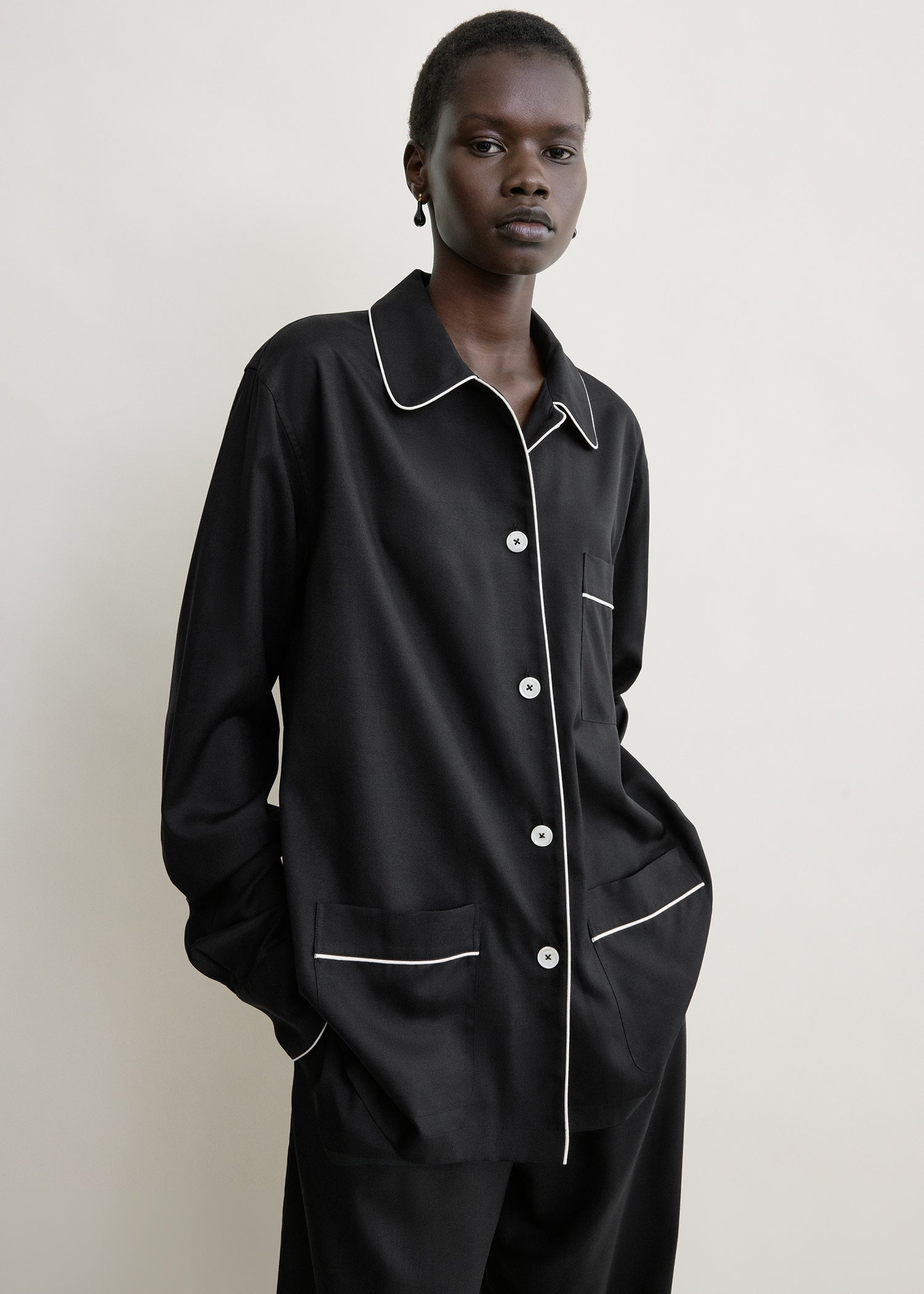 Piped pj top black
