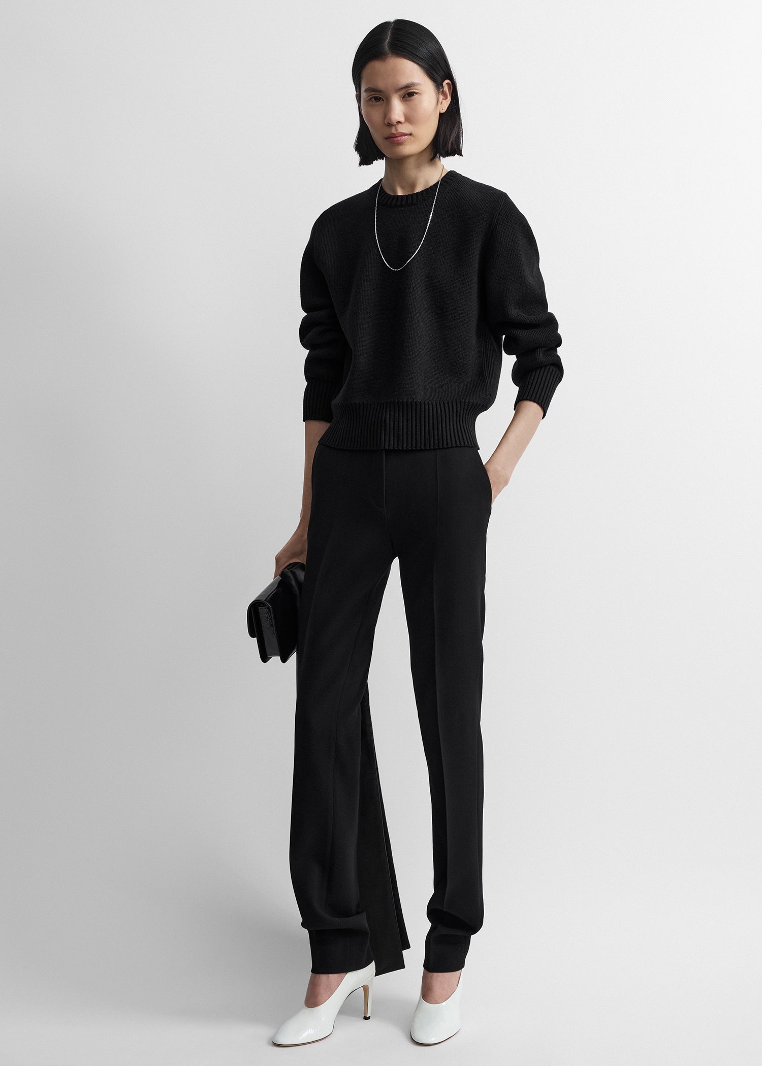 Low-waist slim trousers black