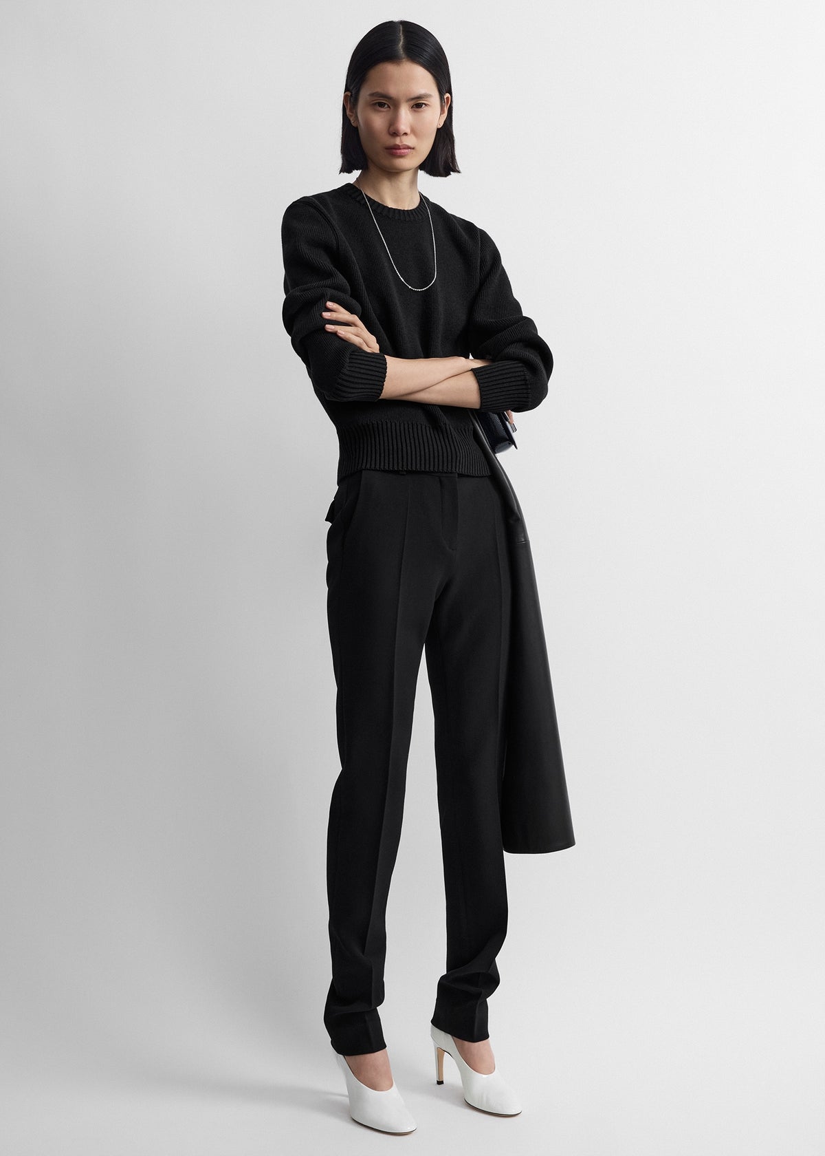 Low-waist slim trousers black
