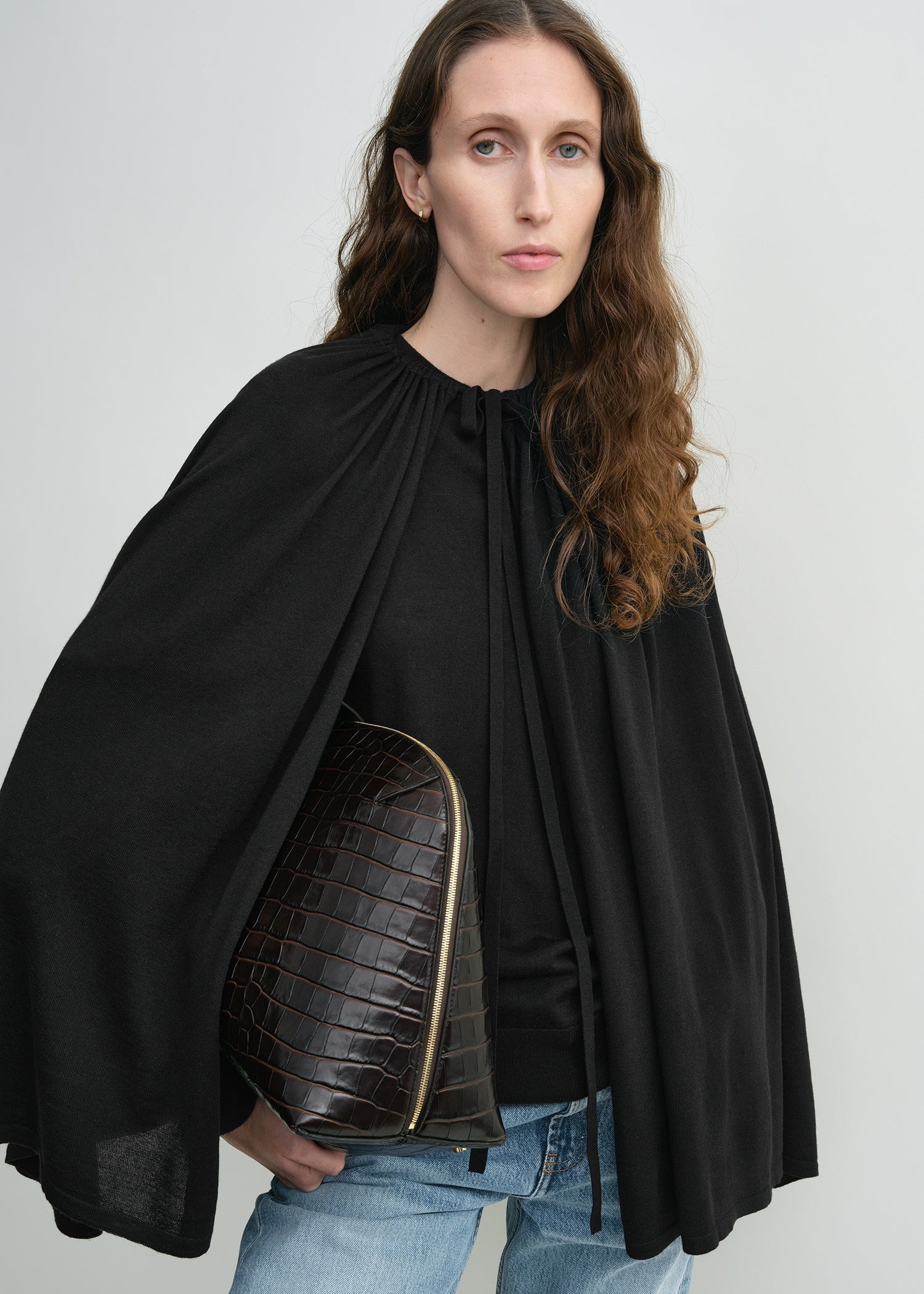 Drawstring cape black