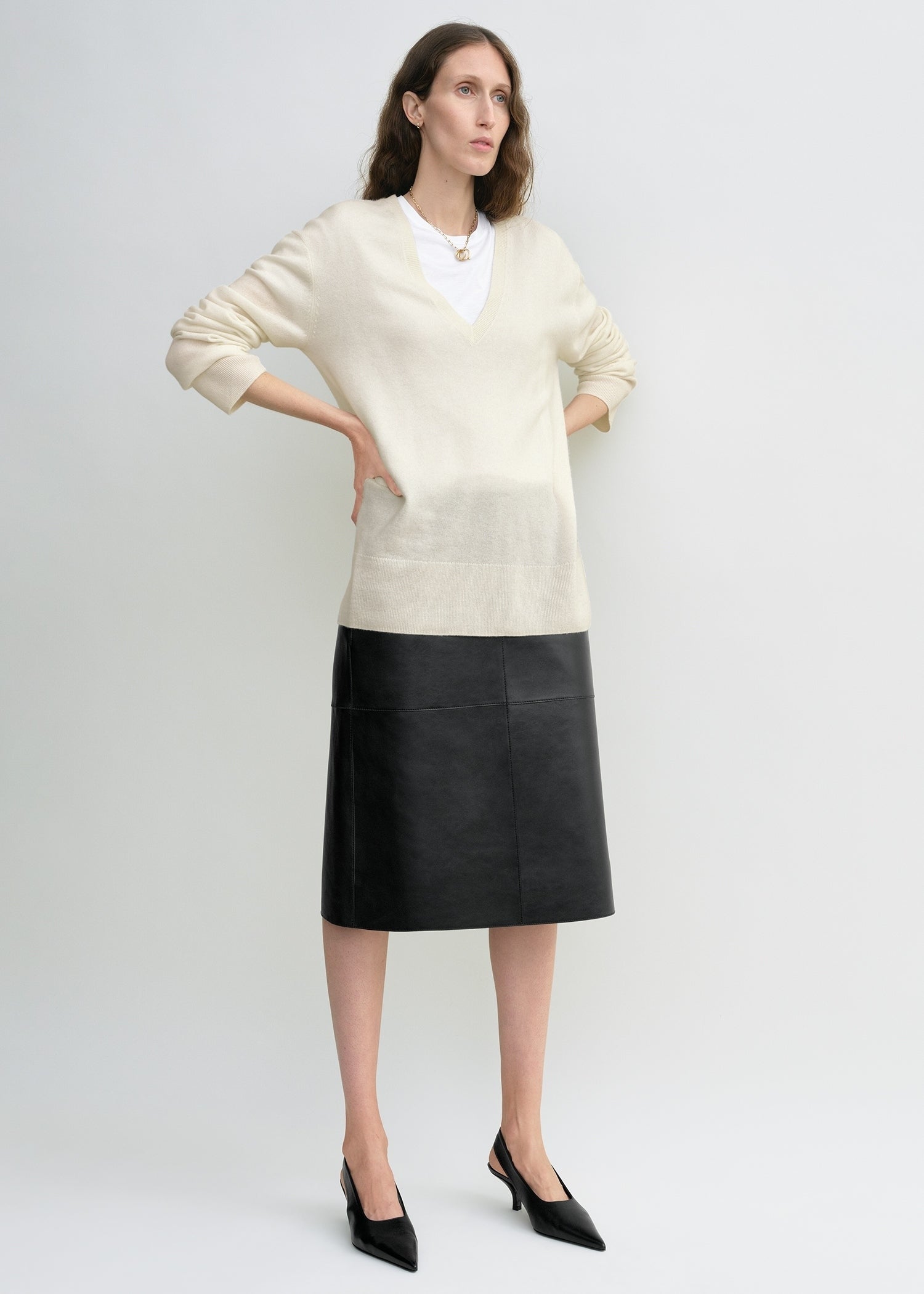 Cashmere v-neck knit ecru