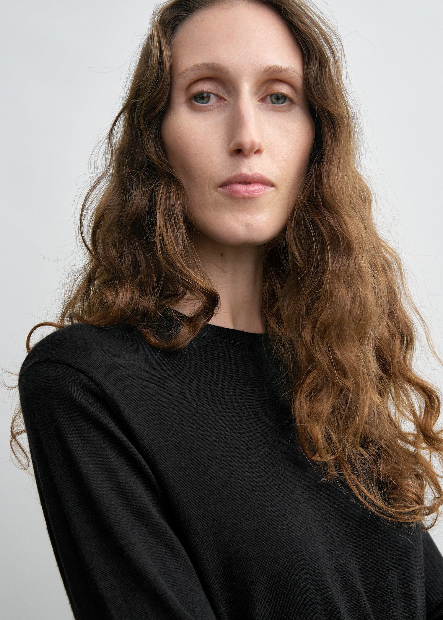 Fine crew knit black