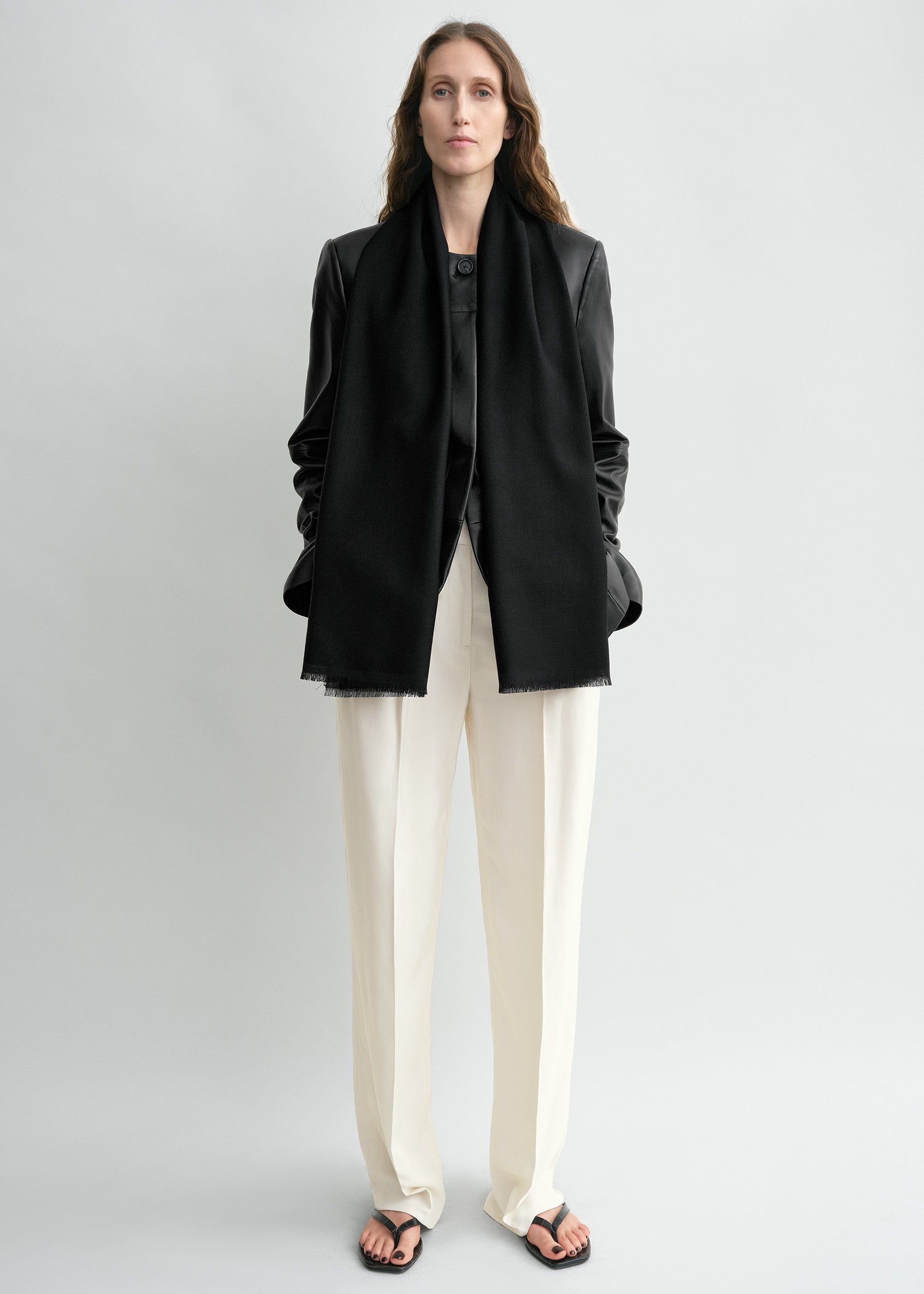 Light wool scarf black