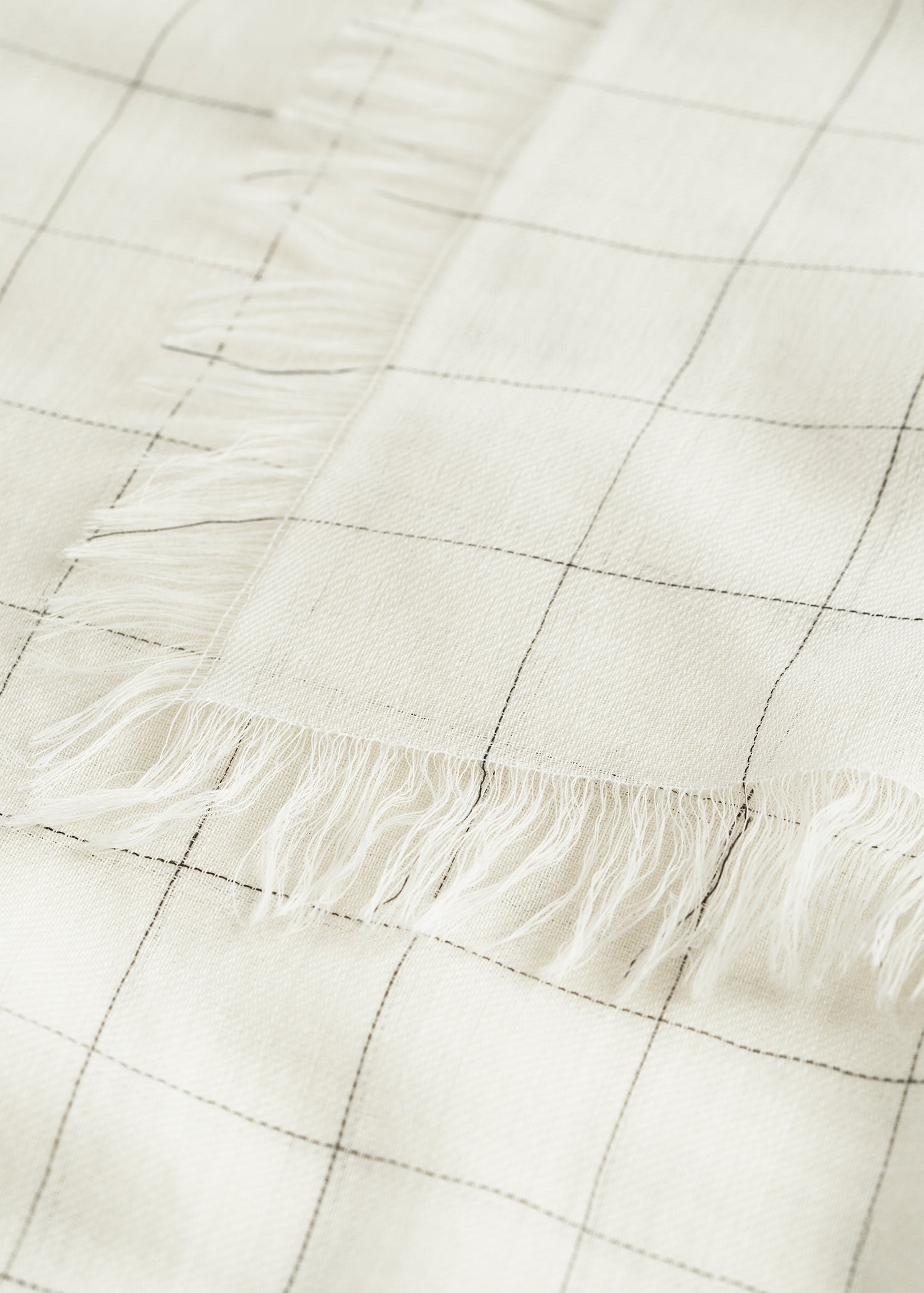 Checked light wool scarf ecru/black