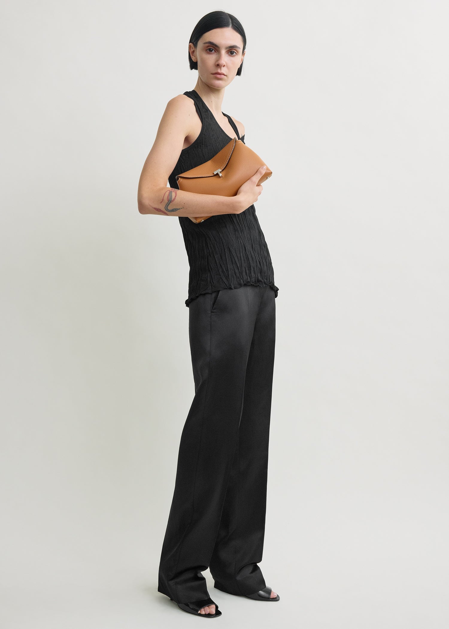 TOTEME トーテム T-LOCK CLUTCH TAN 105 ショルダーバッグ 234-WLGBG423-LE0030 ブラウン TOTEME - T-Lock Clutch in Tan – Stoy