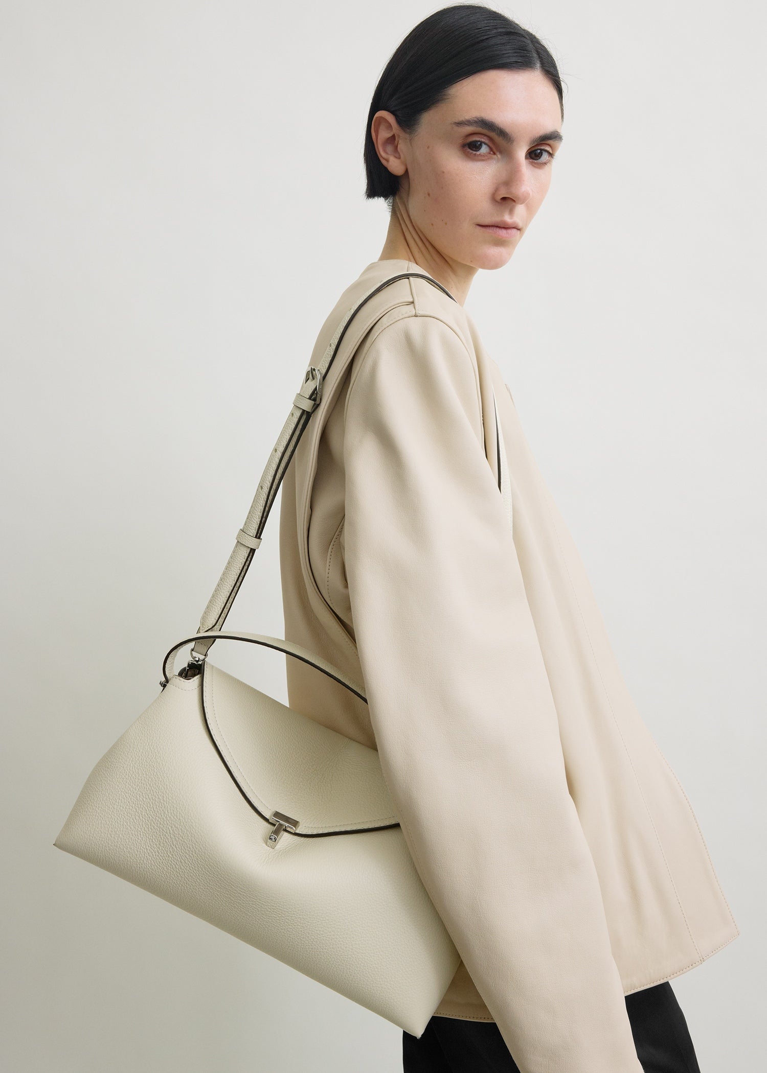 T-lock grained-leather top handle milk