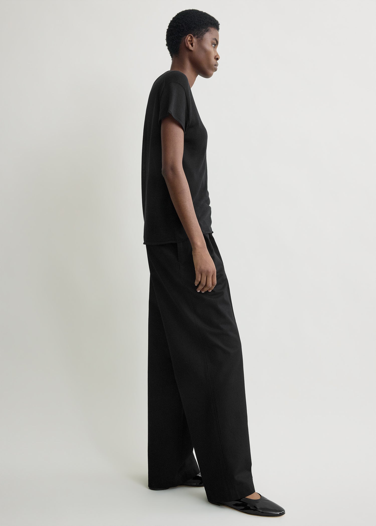 Relaxed chino trousers black – TOTEME