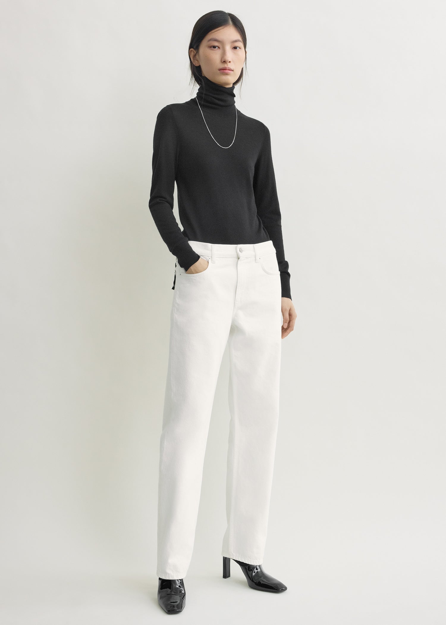 Low straight denim white