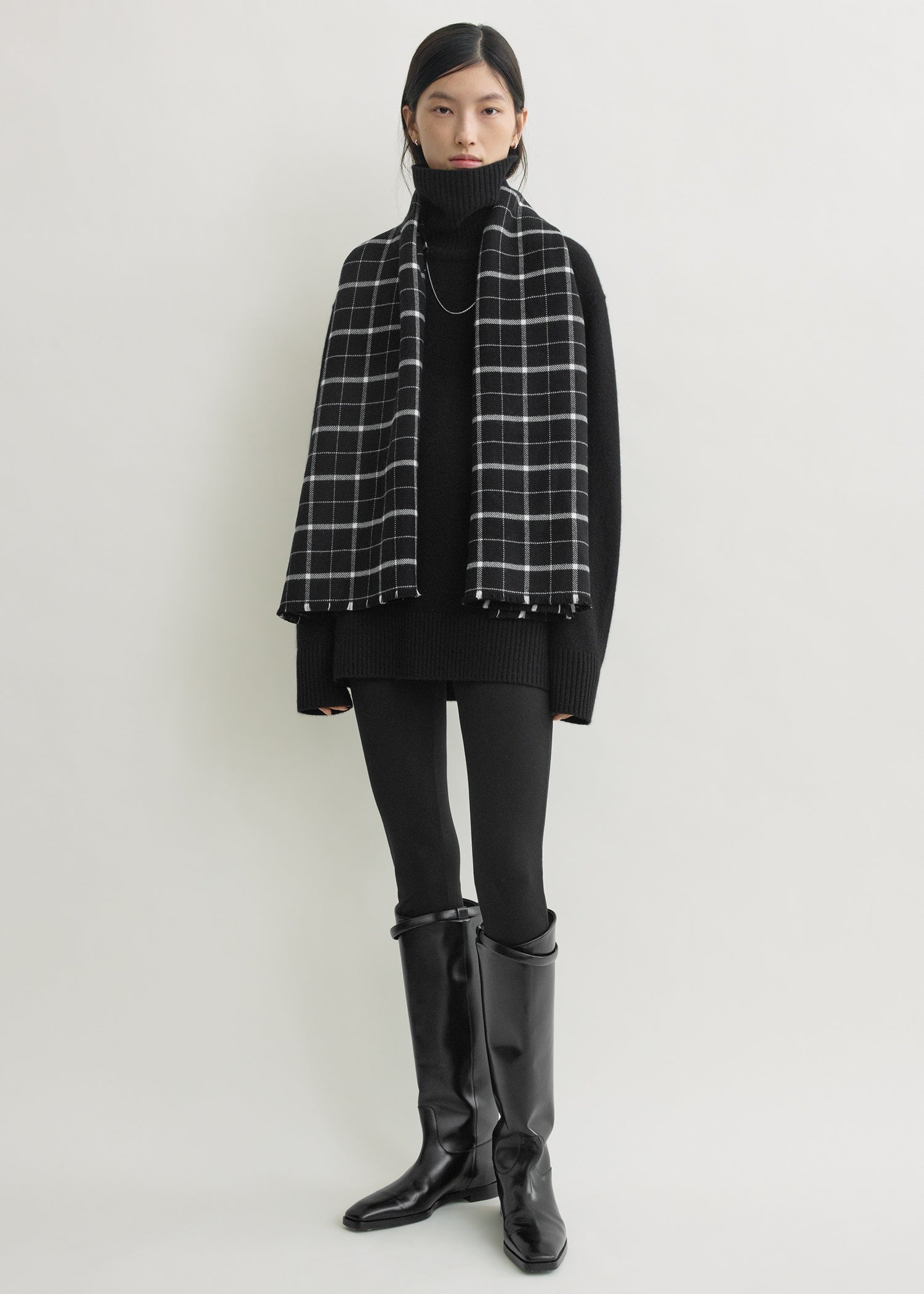 Windowpane scarf black/white