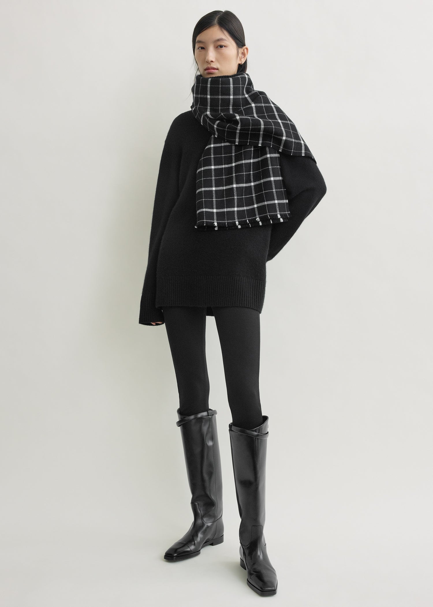Windowpane scarf black/white